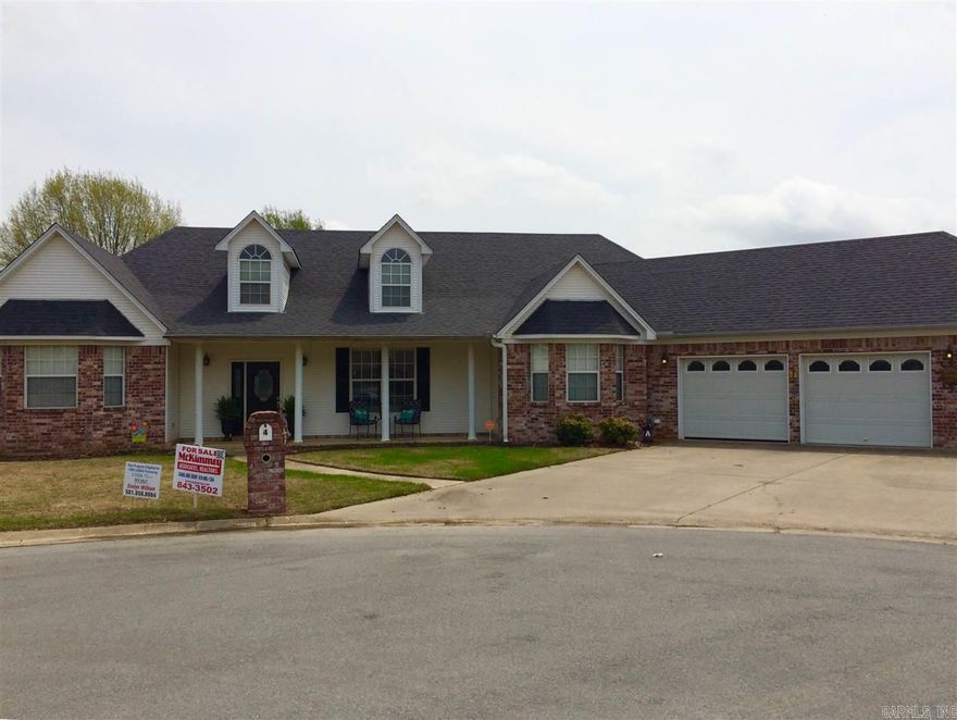 ALL NEW UPDATES-MOVE IN READY! You must see this beautiful property! Great curb appeal in a cul de sac. New roof 2014! All new, top of the line appliances! Gorgeous hardwood floors. Sun room with cozy TV area. Loads of walk-in closet space! 3 car garage! Close to all schools. Sq. Ft. approx. measuring encouraged.