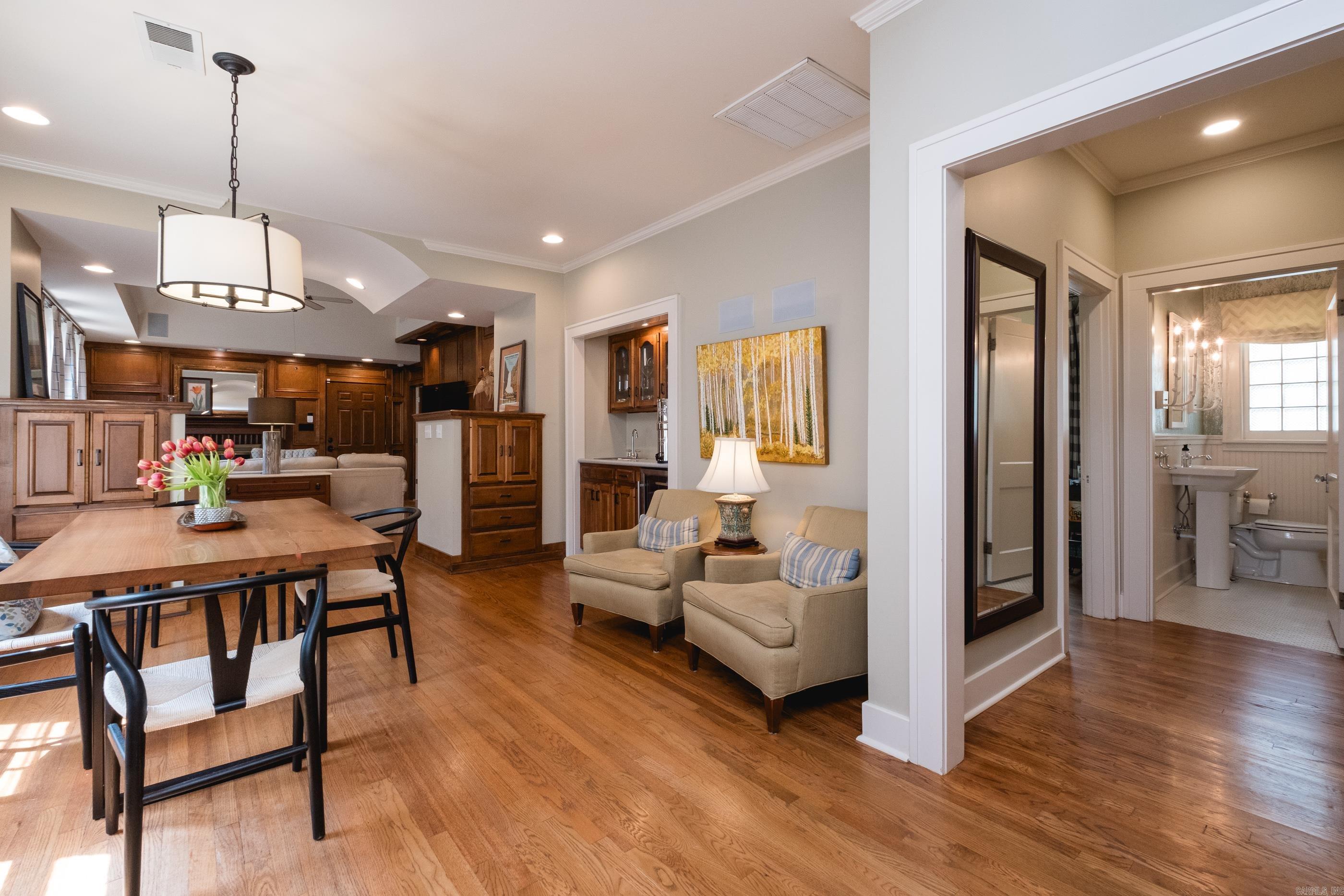 NEWTONS - Residential