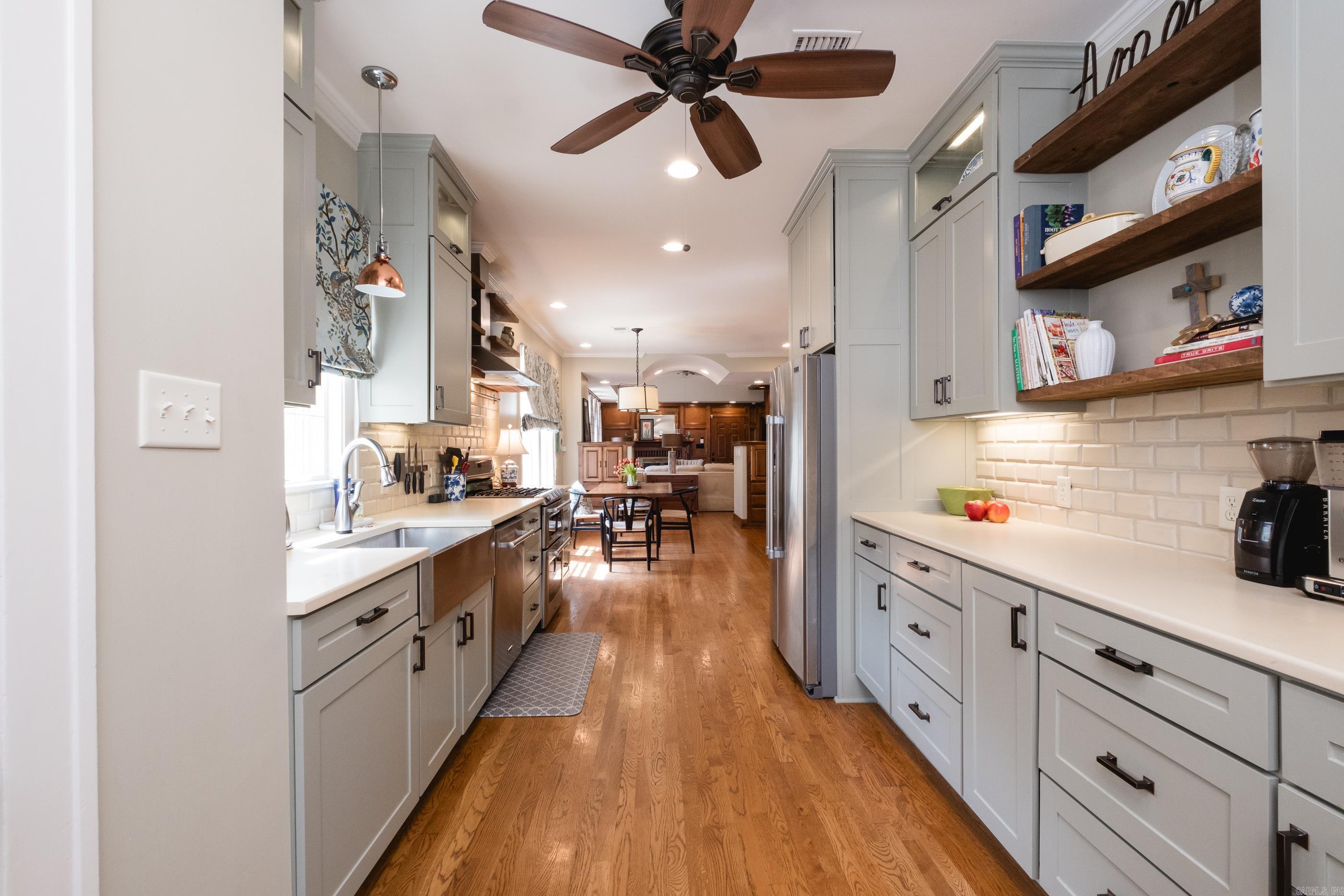 NEWTONS - Residential