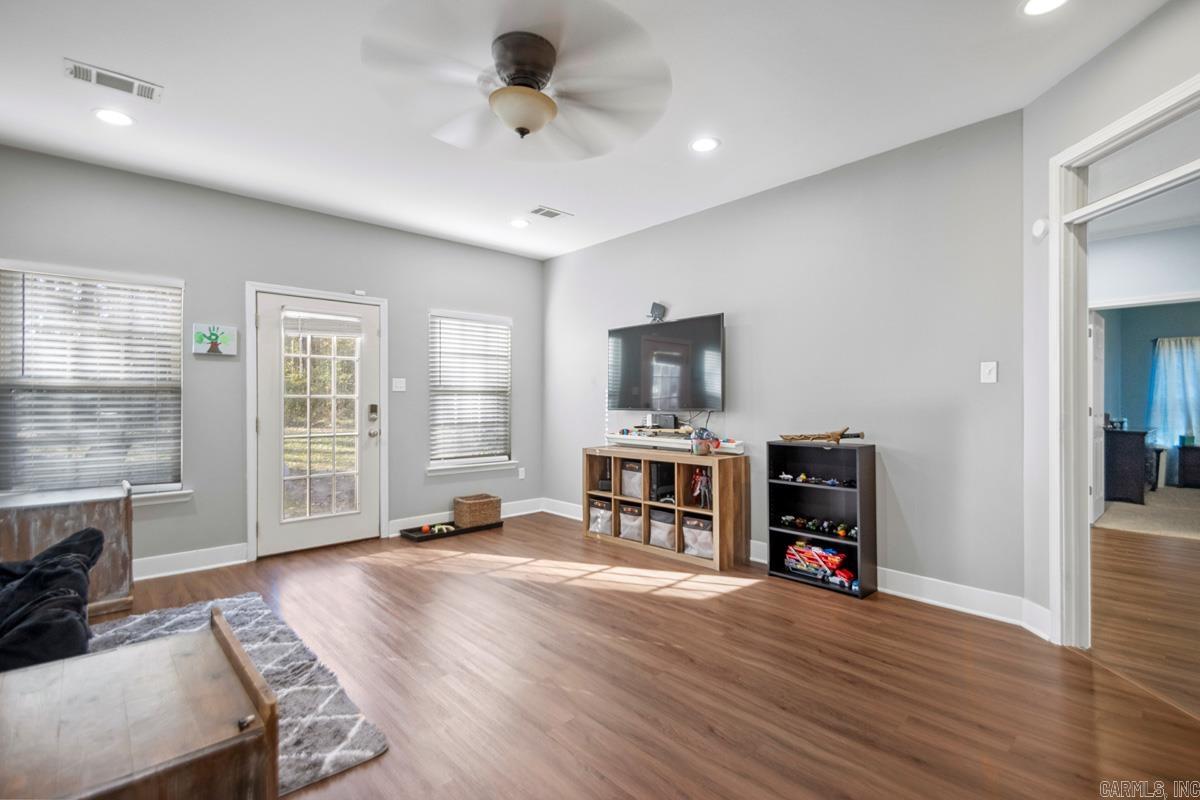 WILLIAMSBURG COVE - Residential