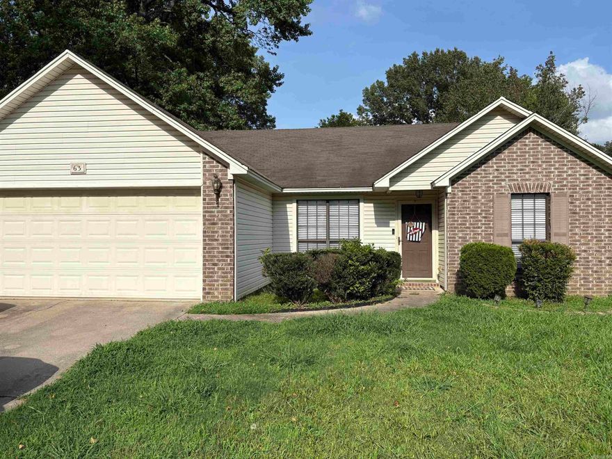 Wonderful home, amazing neighborhood. Perfect for your family! This 3BR, 2BA home has a spacious living room with vaulted ceilings and eat in kitchen. New flooring throughout. Easy access to Interstates 30 and 430-N, and less than 5 minutes to the new SWLR High School and Outlets of Little Rock.