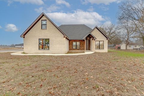 Photo of 804 Pecan Grove Road, Trumann, AR 72472 (MLS # 25048873)