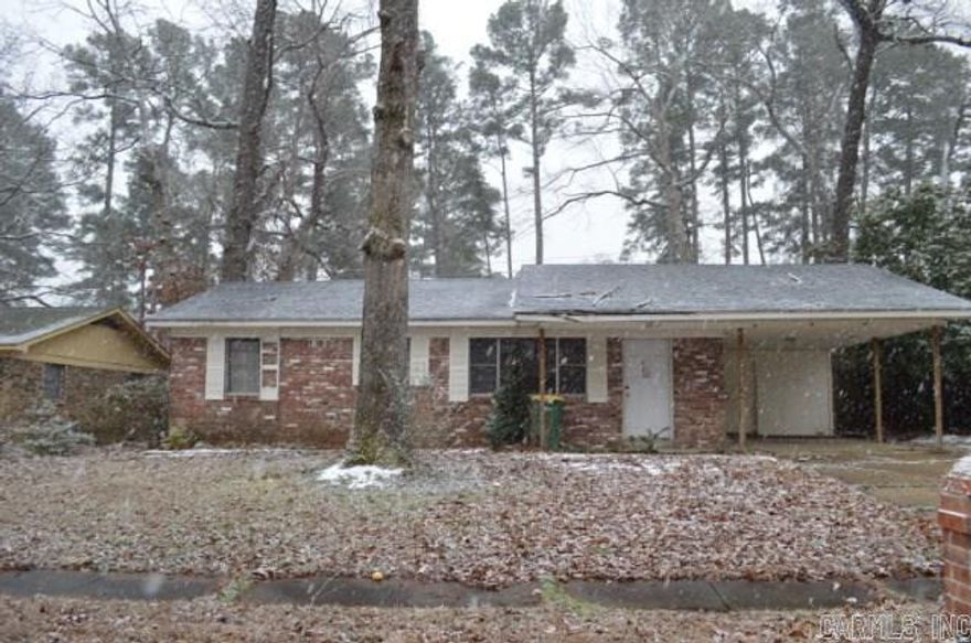 3 BED 1.5 BATH HOME. FULLY FENCED YARD AND COVERED PARKING. COROPRATE SELLER. SOLD "AS IS WHERE IS"