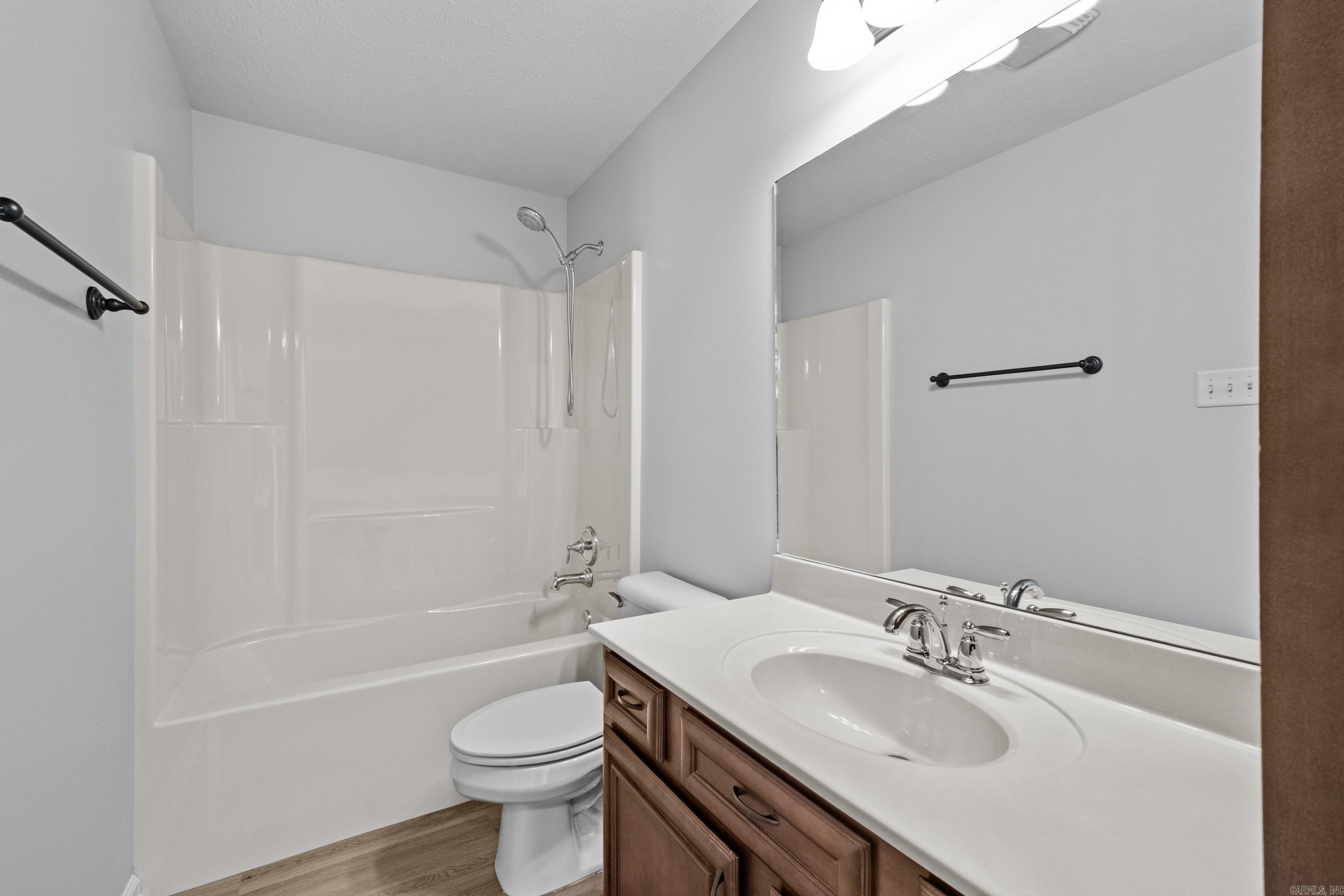 MAKENNA COVE - Residential