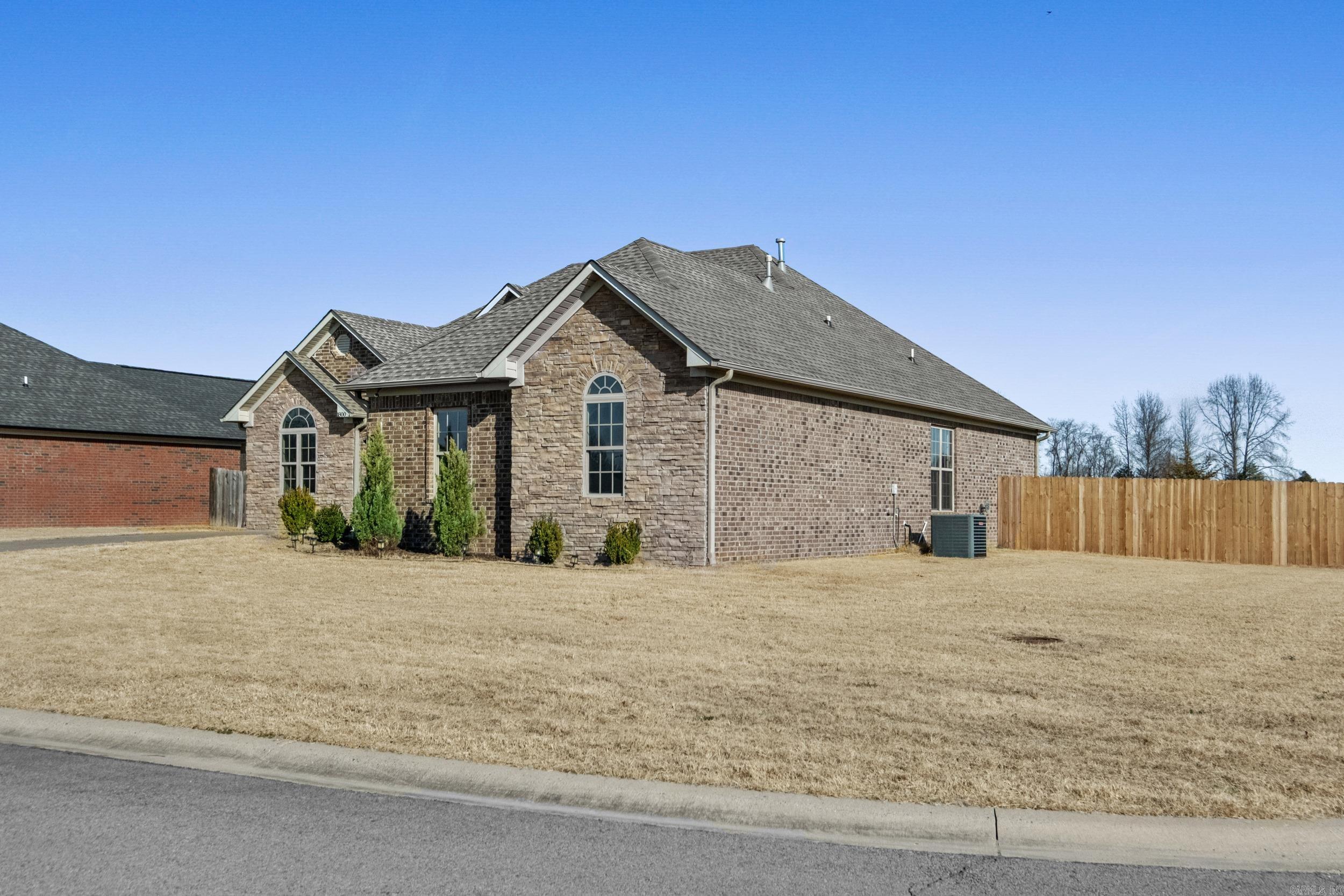 MAKENNA COVE - Residential