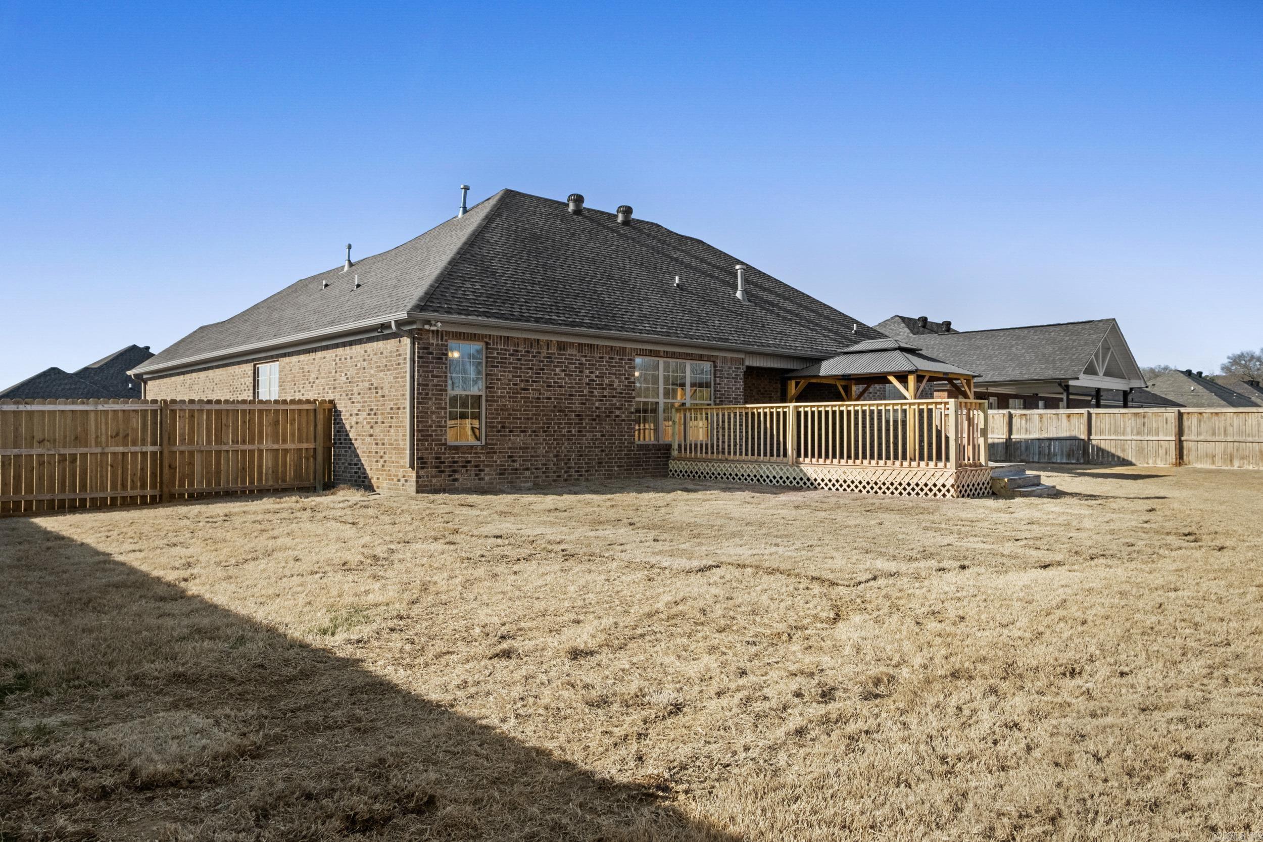 MAKENNA COVE - Residential