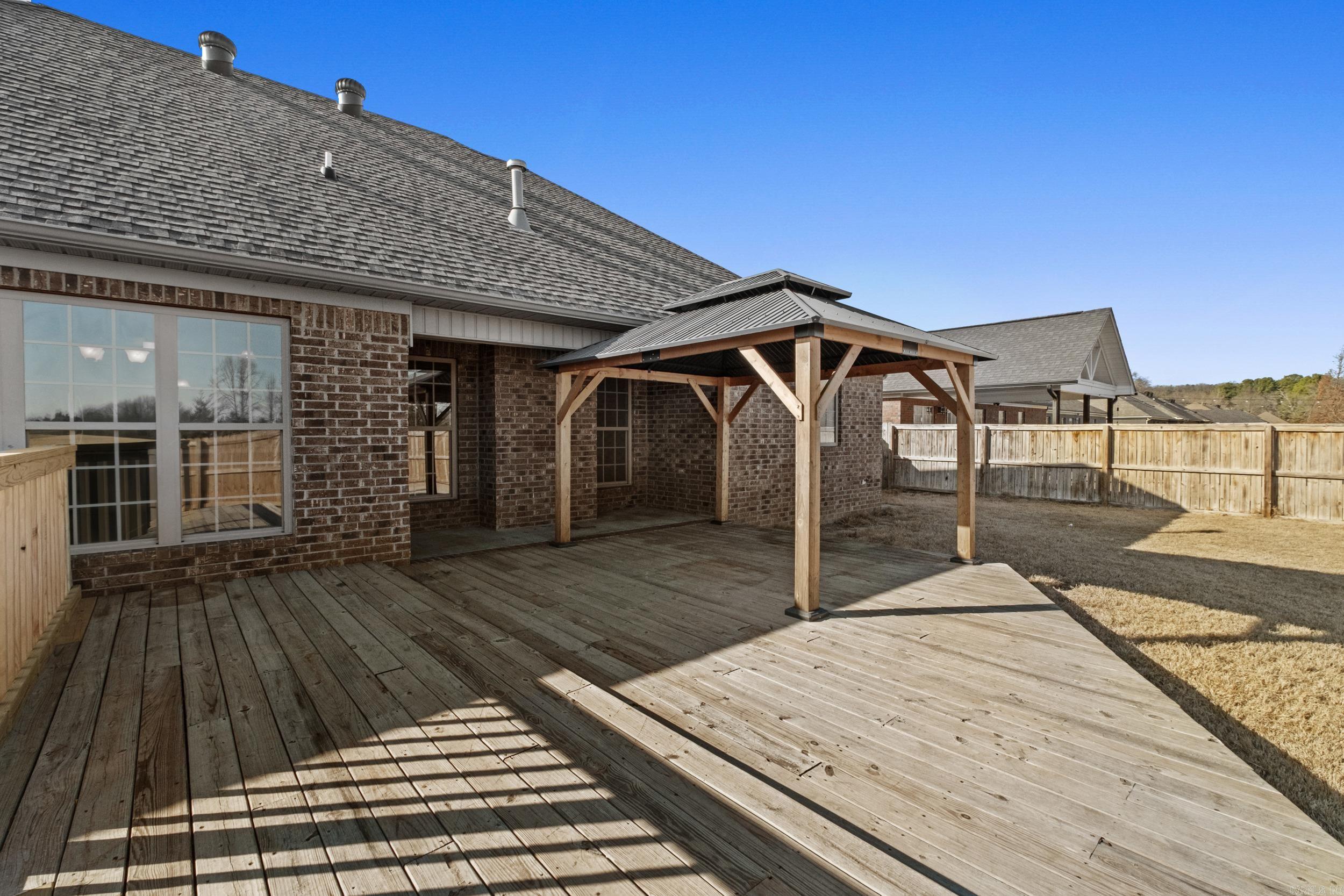 MAKENNA COVE - Residential