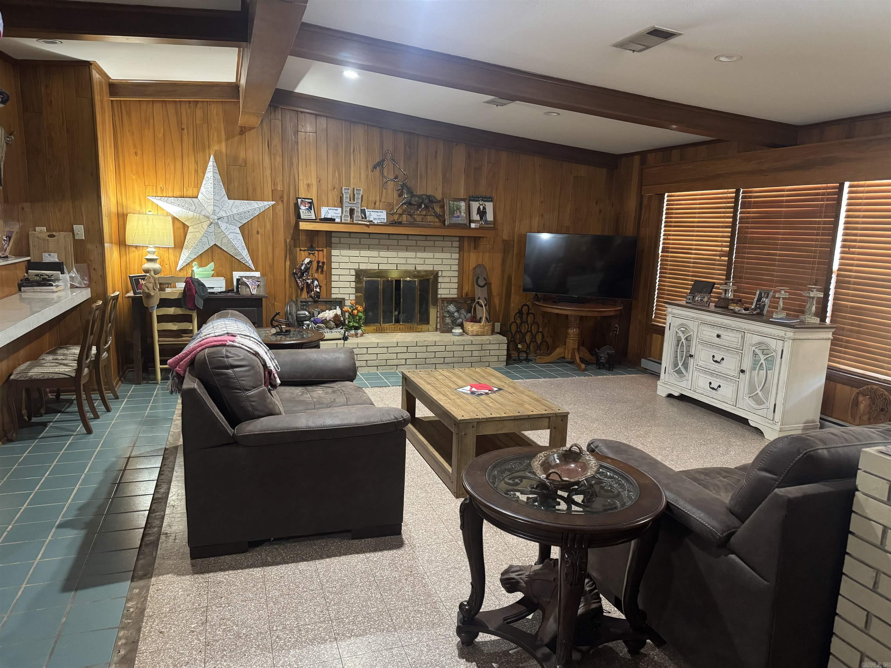 TOWN & COUNTRY ADD - Residential