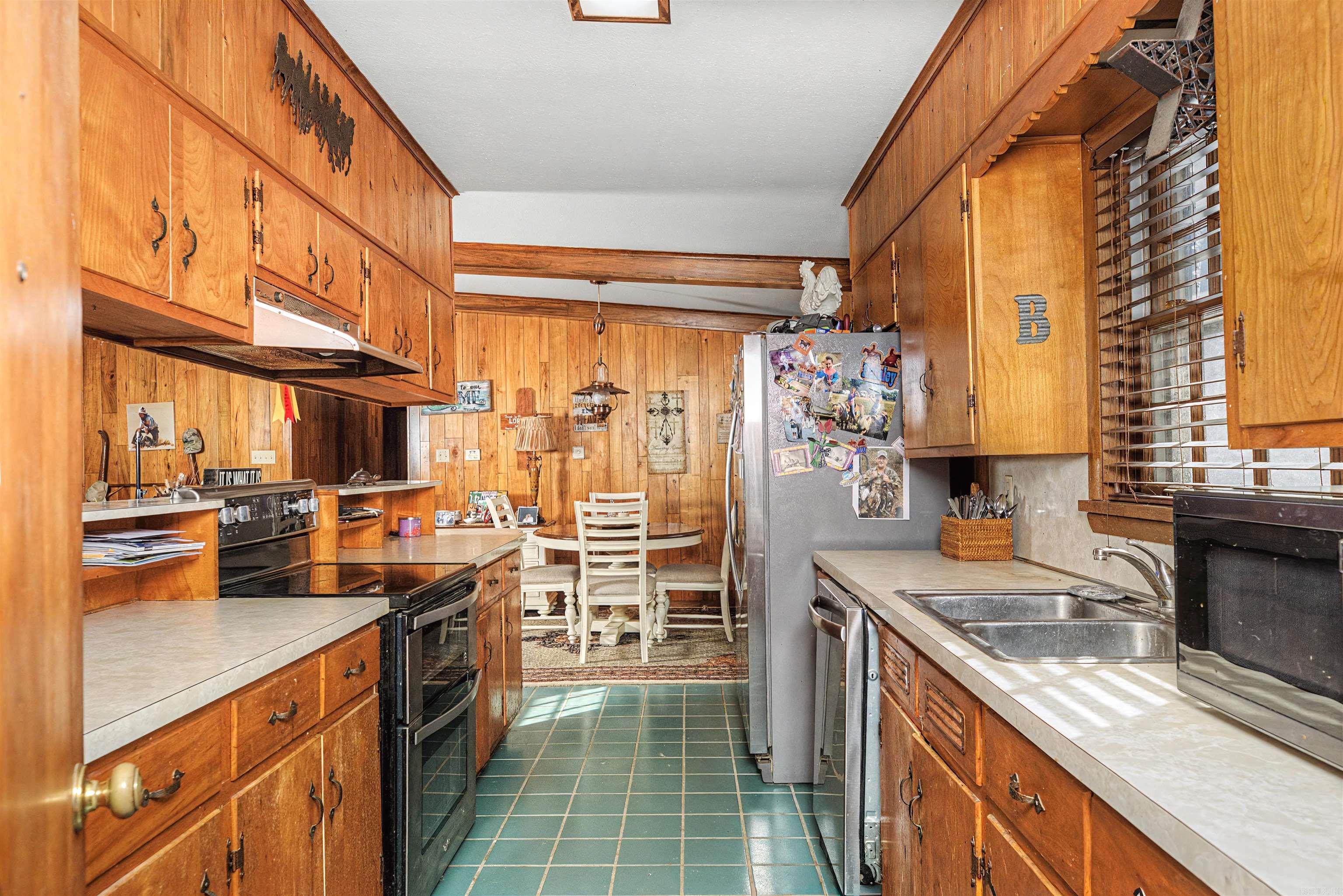 TOWN & COUNTRY ADD - Residential