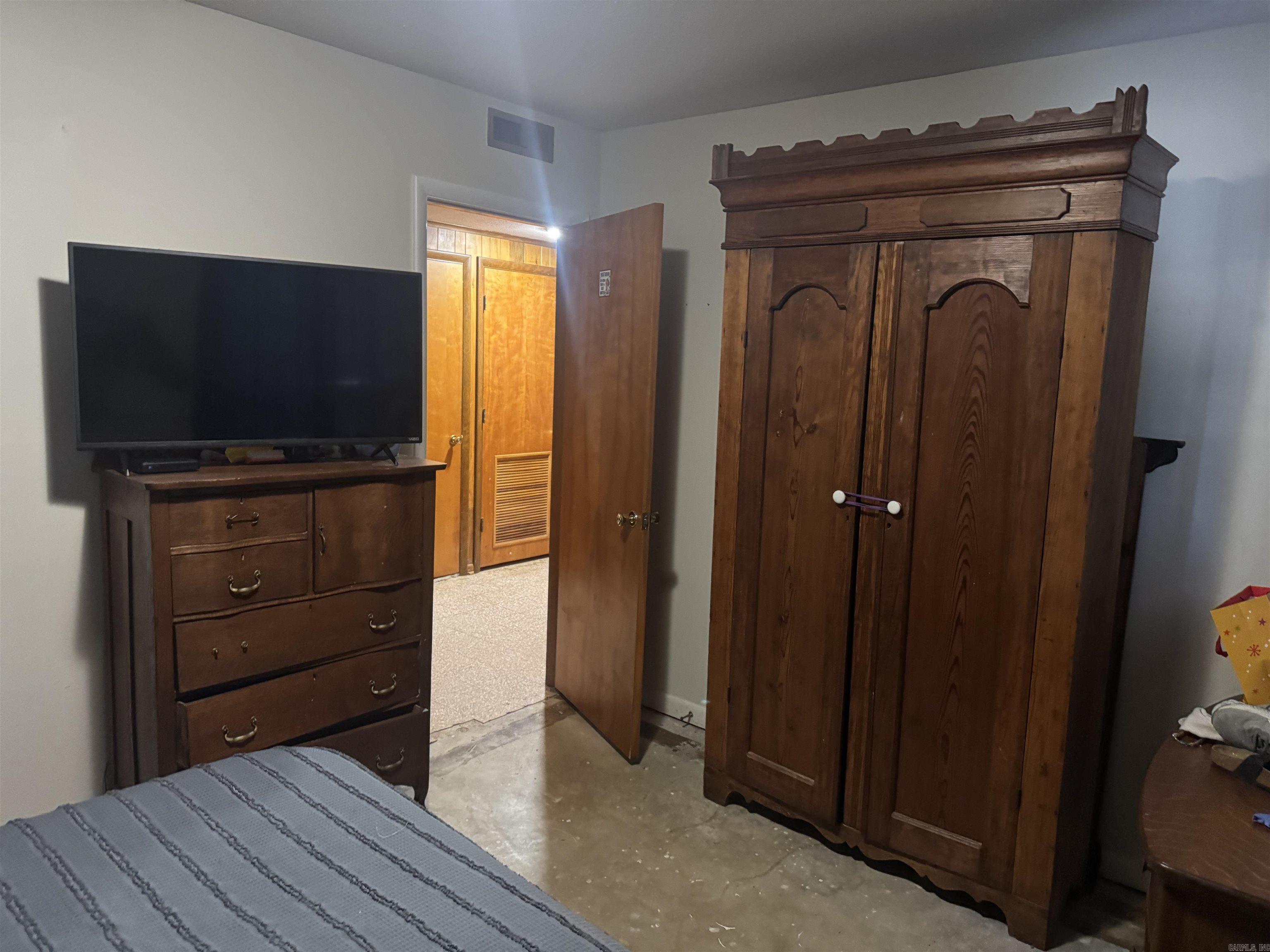 TOWN & COUNTRY ADD - Residential