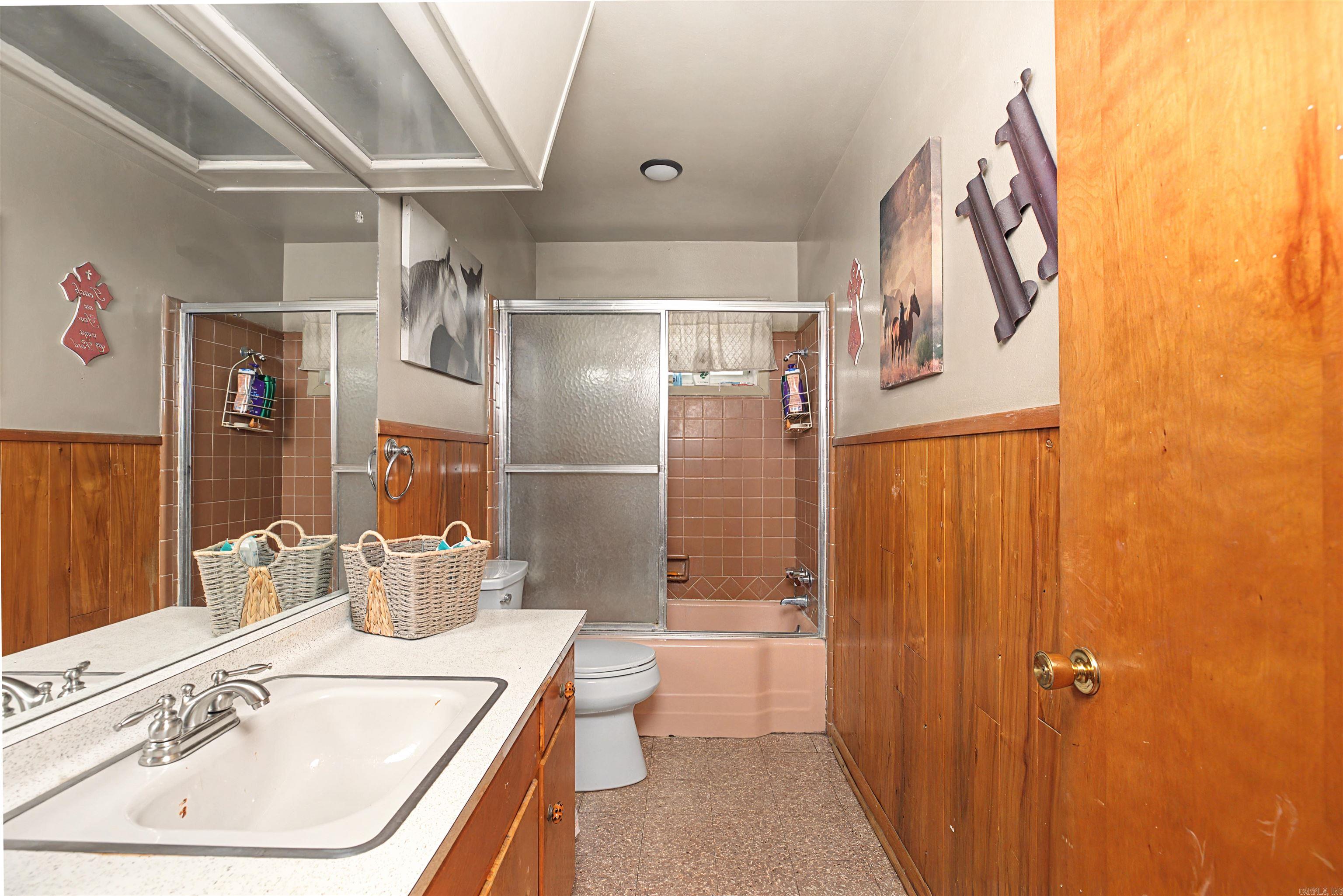 TOWN & COUNTRY ADD - Residential