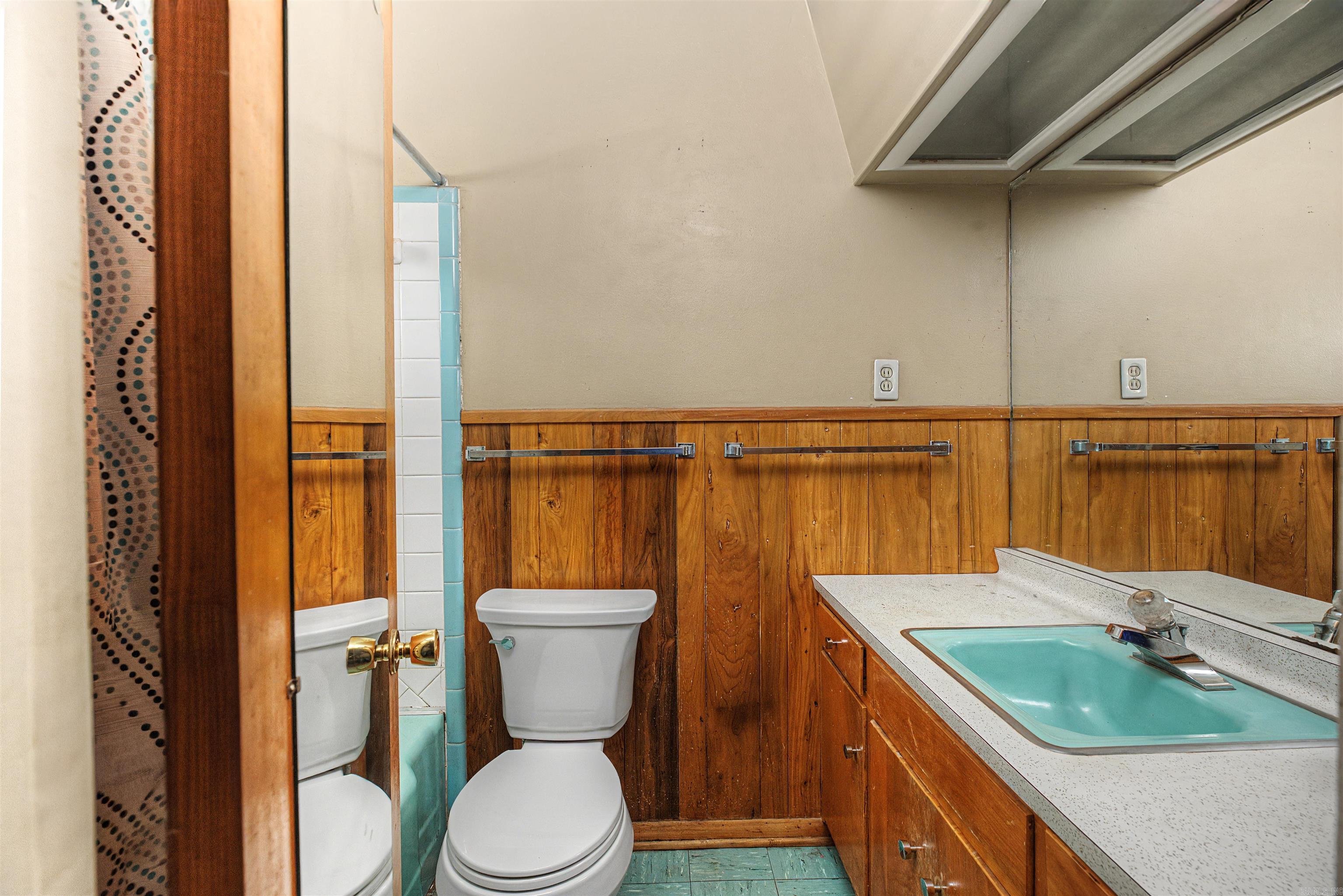 TOWN & COUNTRY ADD - Residential