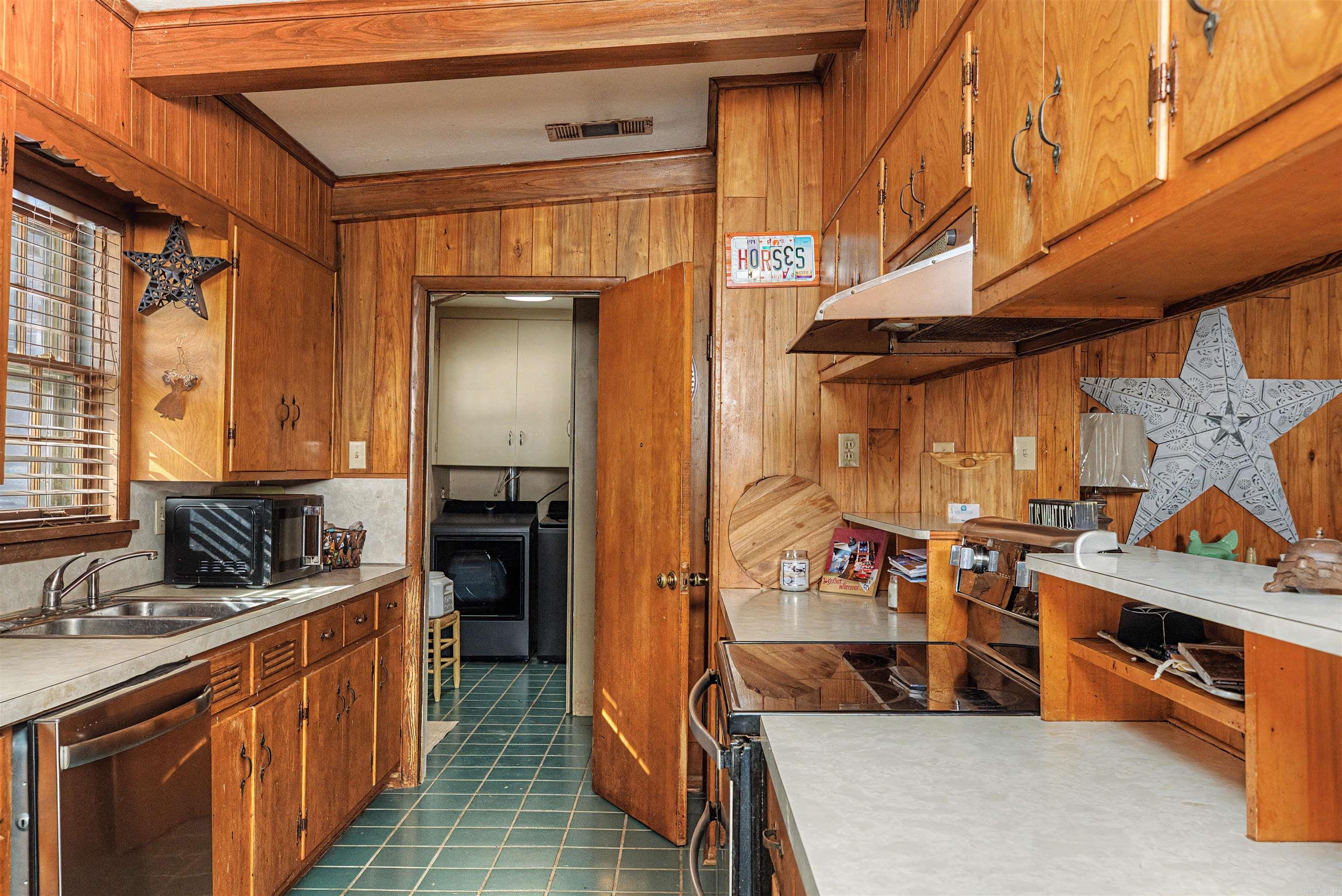 TOWN & COUNTRY ADD - Residential