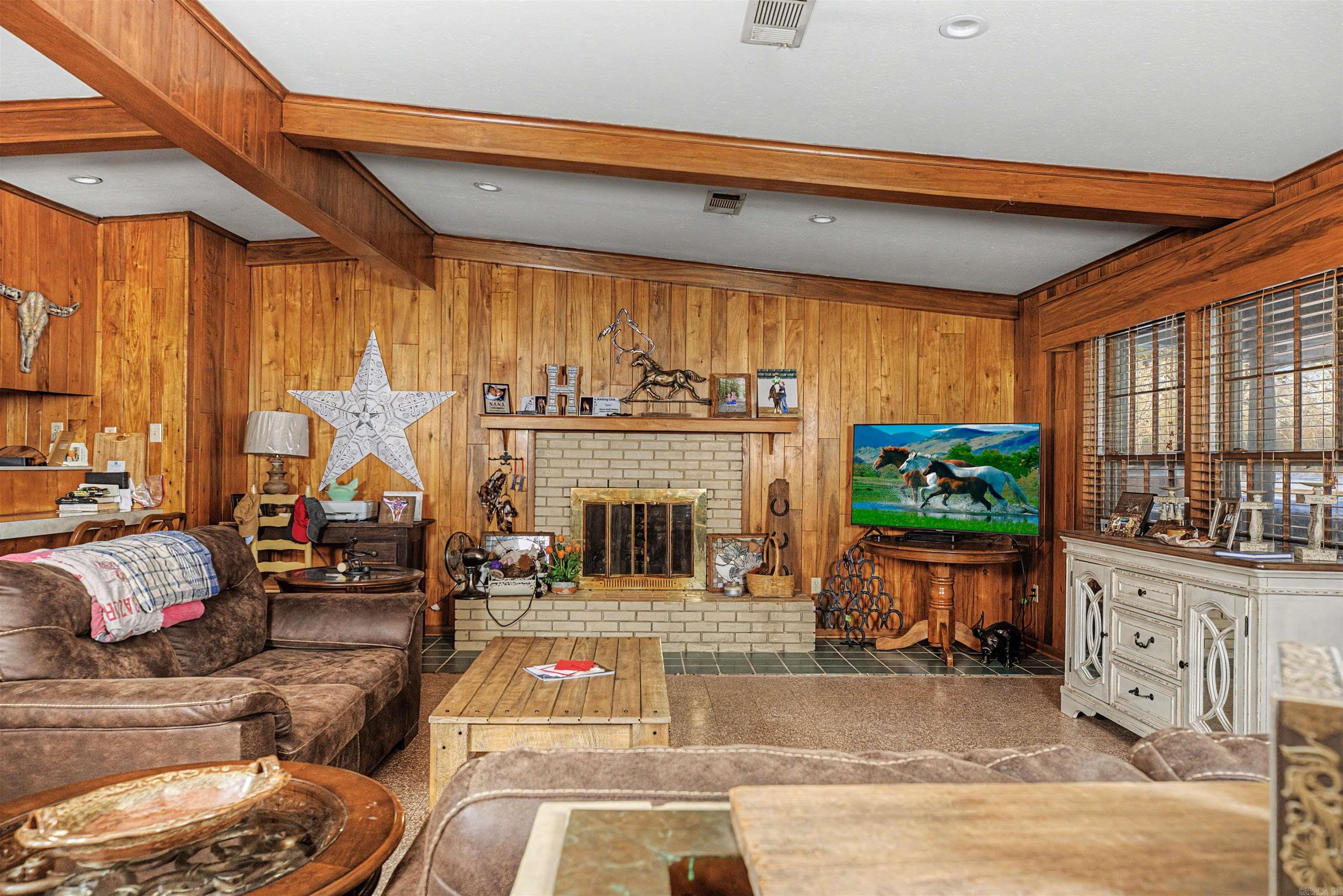 TOWN & COUNTRY ADD - Residential