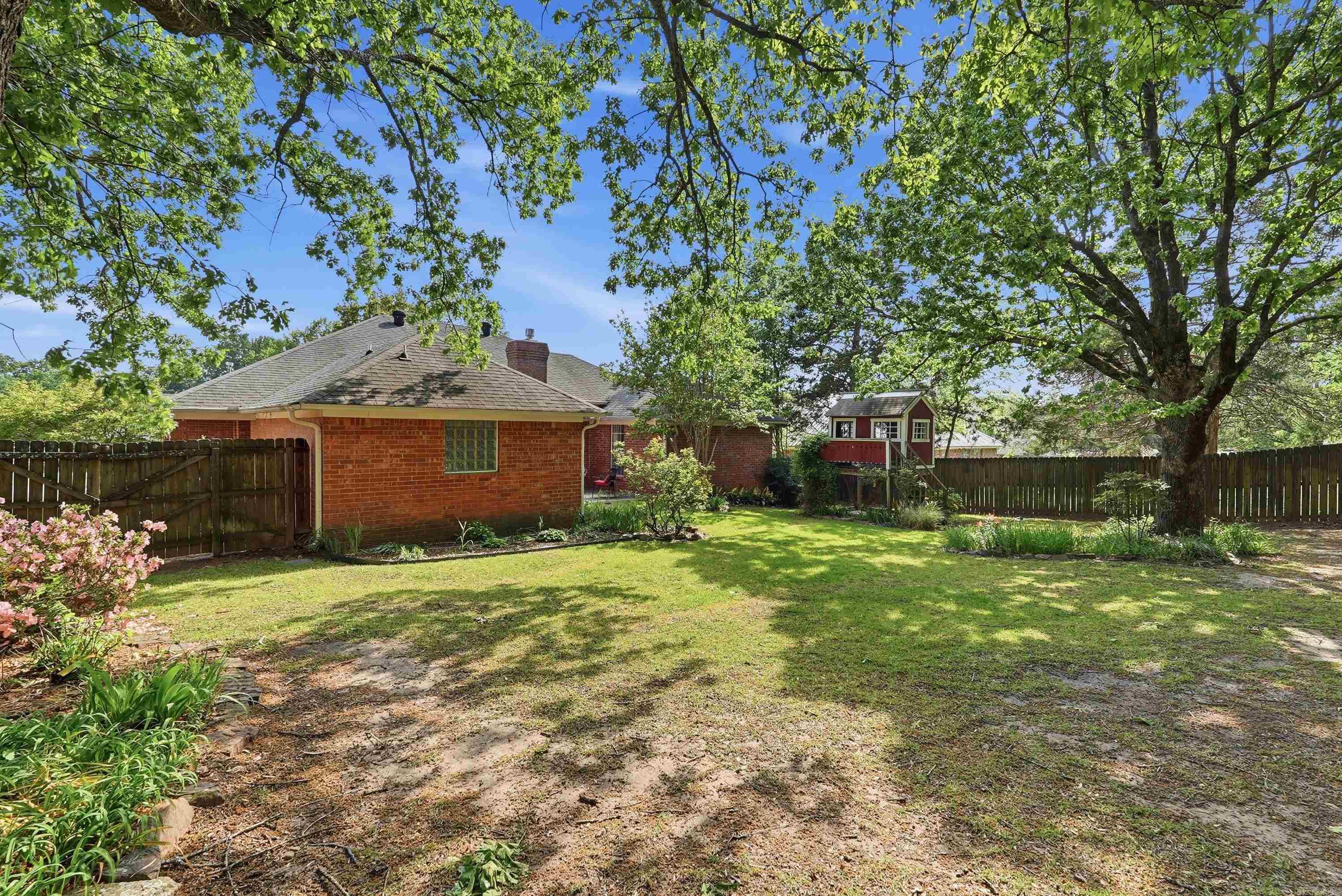 WHITNEY WOODS - Residential