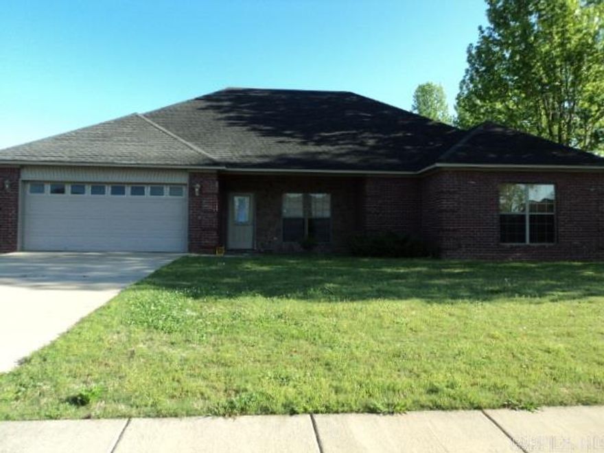 Great location on this 4 bedroom brick home, would be great investment property or personal residence.   Actual Price is $120867.94 Actual Commission is 2.775%