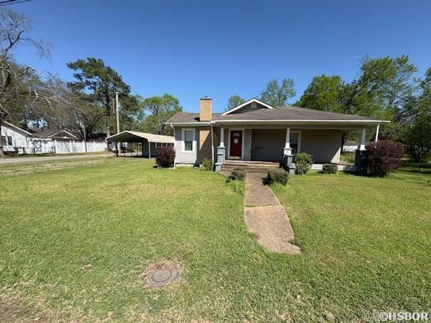 MURFREESBORO - 2BR 1 full bath $87,500!! large covered front porch, spacious LR with FP, separate DR, large main BR overlooking front and side yard, plus kitchen with access to bkyard & detach carport with storage; bkyard large enough for deck, stg bldgs, garden, fenced area for kids and/or pets; very well maintained home with flavor of turn of century; great retiree home or 1st time buyer... needs updating and TLC; SOLD AS-IS - WELL WORTH THE $$$