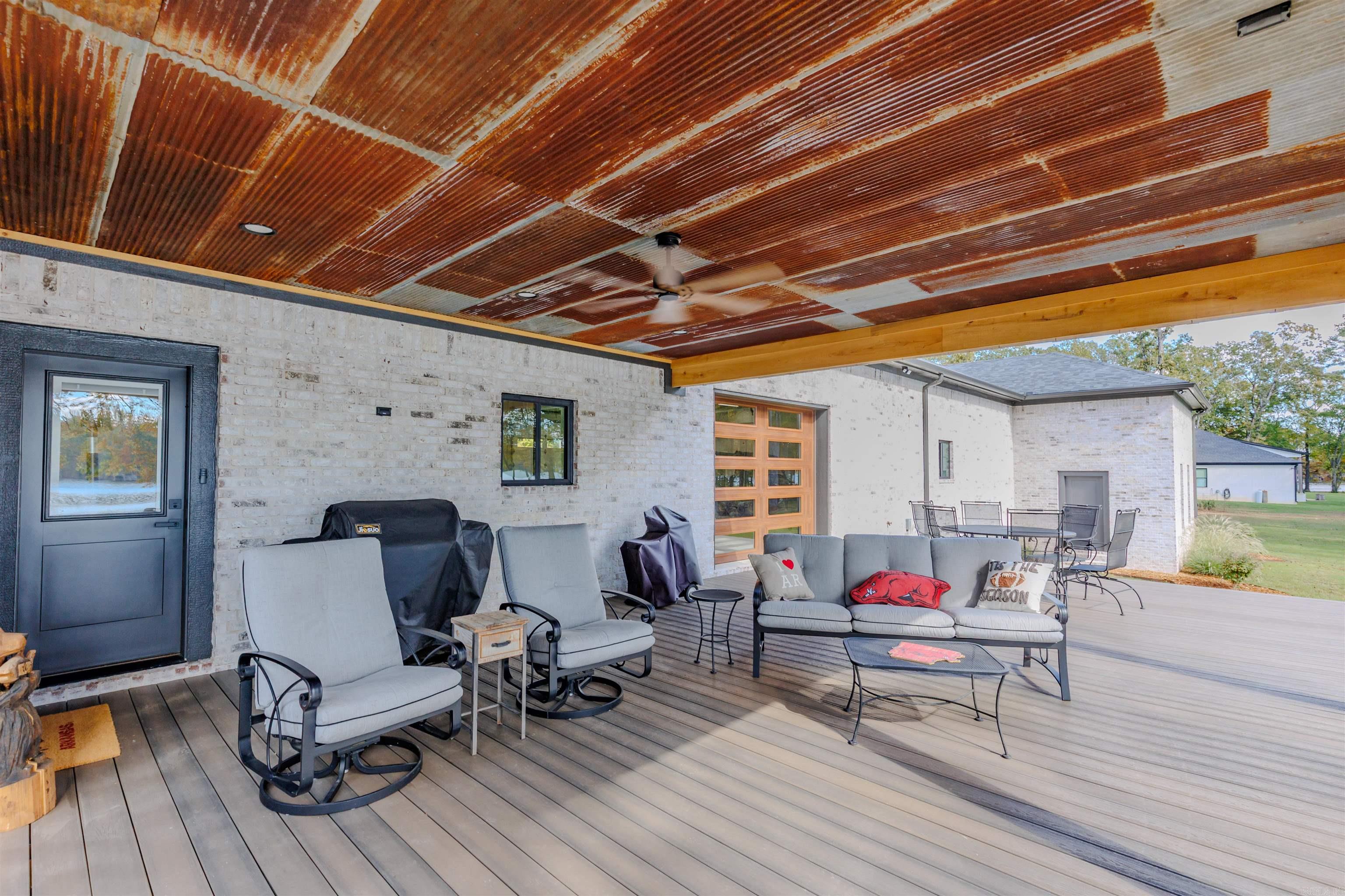 TOMS COVE - Residential