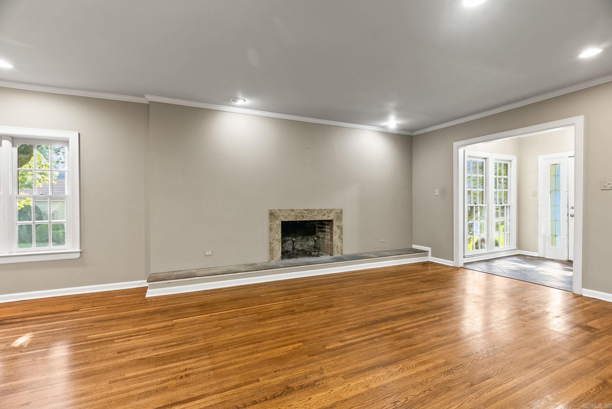 NEWTONS - Residential