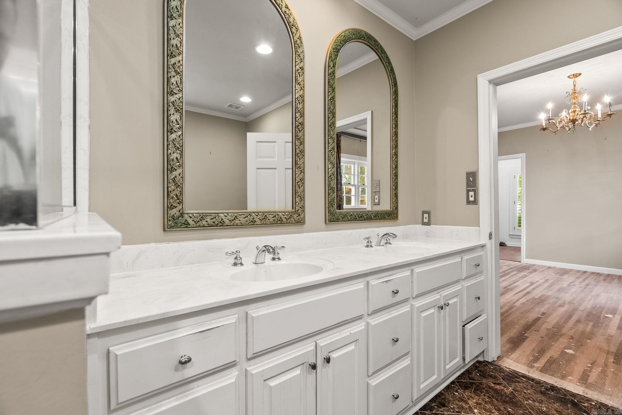 NEWTONS - Residential