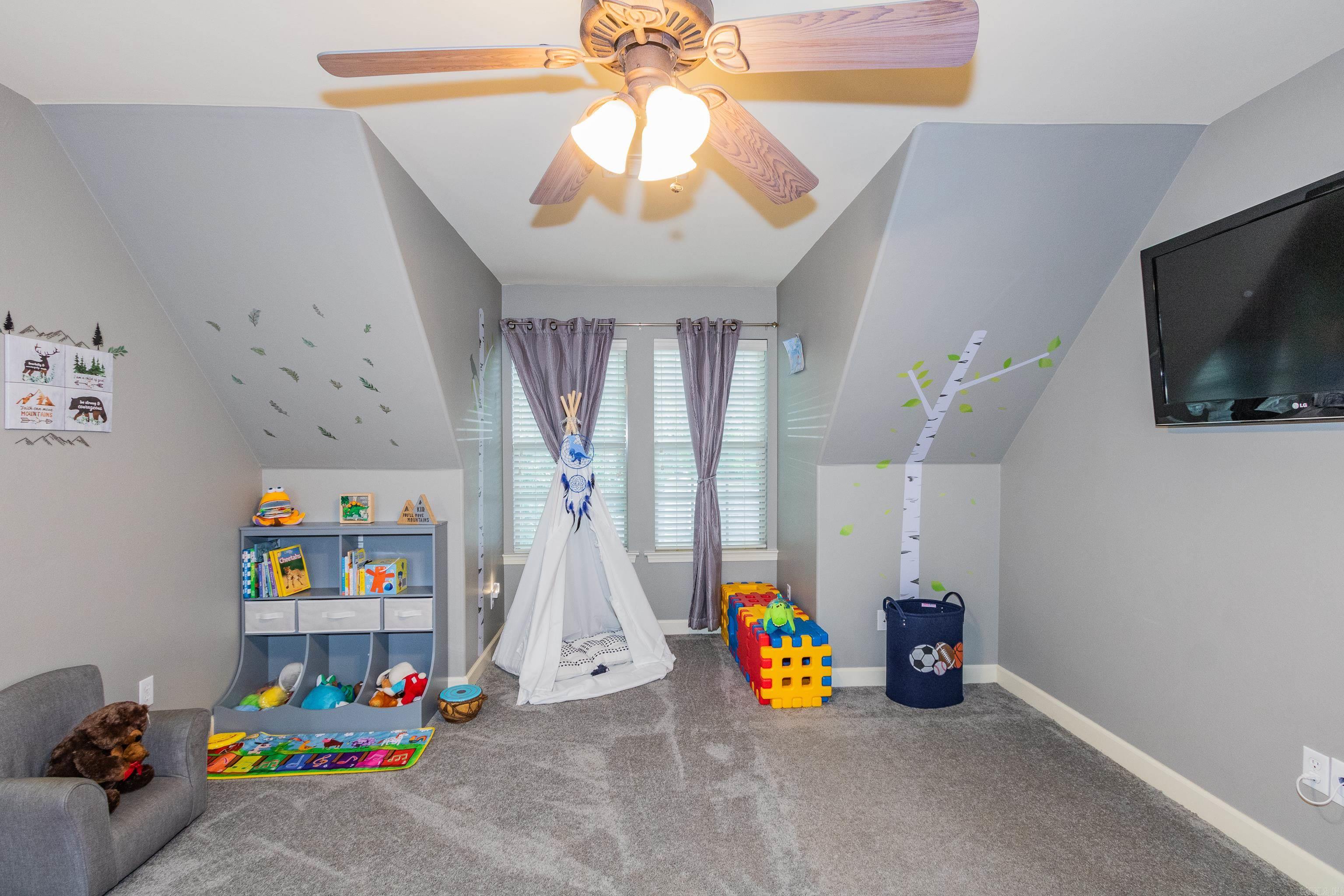 WOODLANDS EDGE - Residential