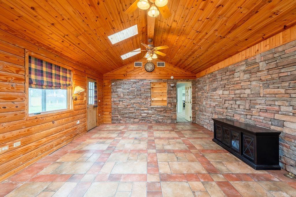 BELOIT BAY - Residential