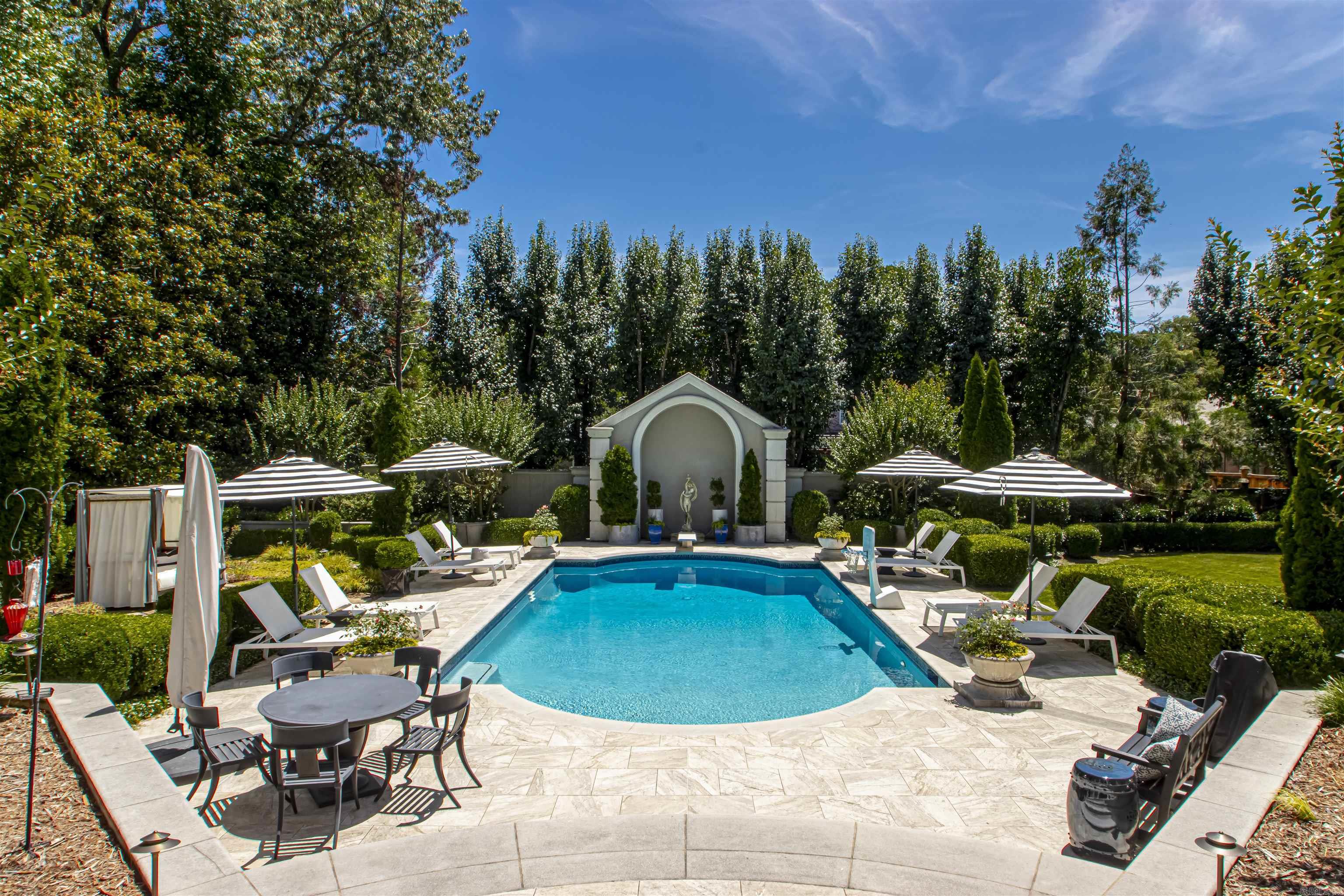 CHENAL VALLEY BRETAGNE CIRCLE - Residential