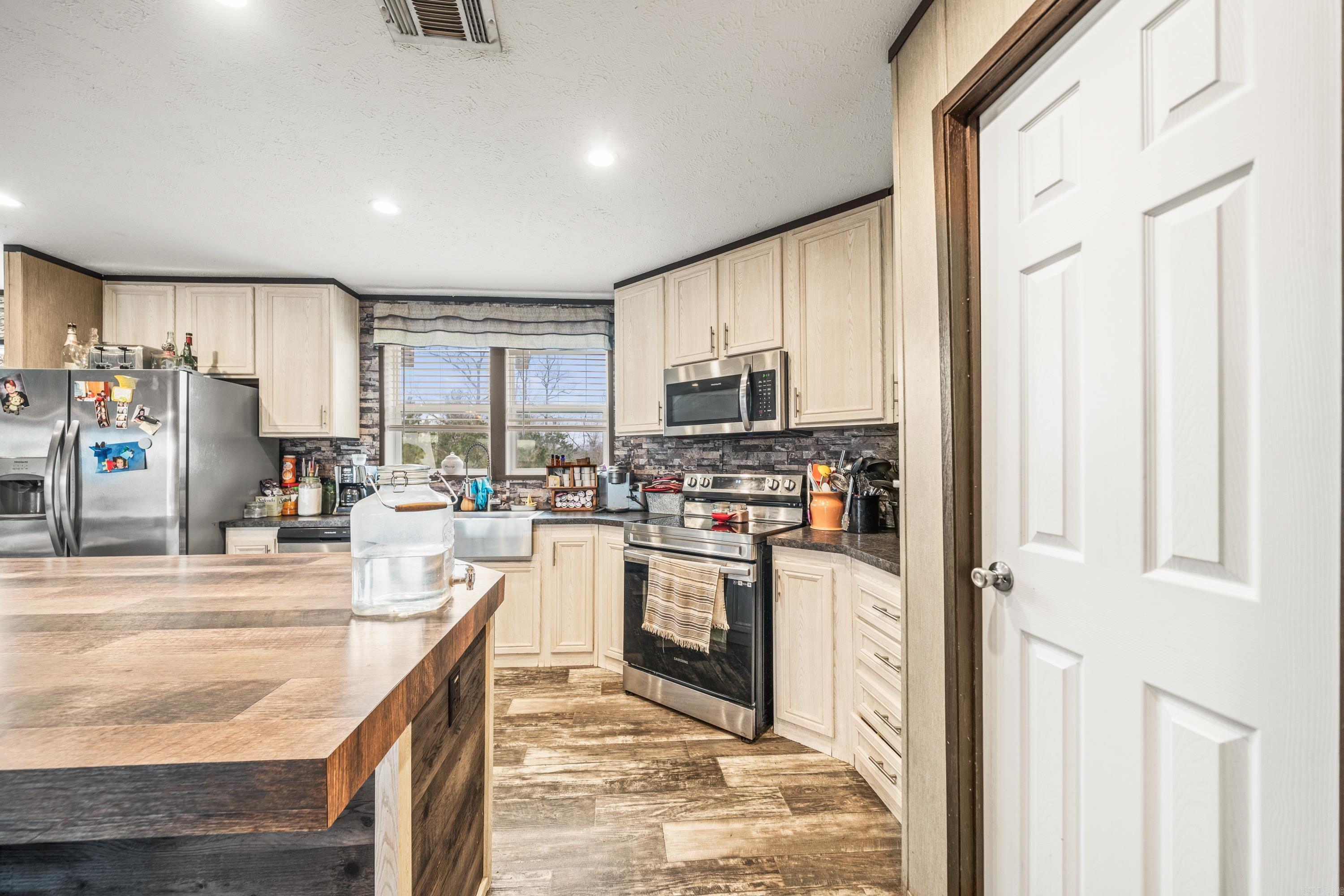 OTAZA LAKE ESTATES - Residential