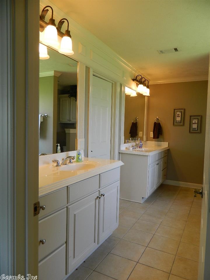 COUNTRY CLUB OF ARK THE - Residential