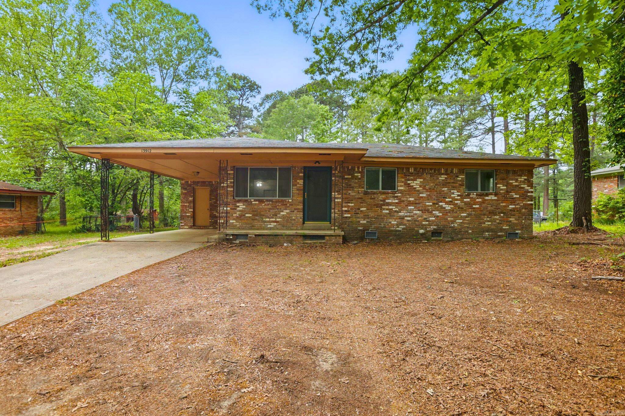 Welcome to 13912 Sardis Road, a move-in ready home with fresh updates and room to make it your own. Sitting on half an acre, this 4-bed, 2.5-bath property features brand-new flooring, a fully renovated kitchen (2024 cabinets and granite counters), and a newer moisture barrier in the crawlspace. The fenced backyard and barn/shop with a loft offer great space for hobbies or storage. The sellers have already made key improvements and are open to providing an allowance for additional upgrades with an acceptable offer. With quick access to I-30 and I-430, youāre just minutes from all that Bryant and West Little Rock have to offer! Call for your private tour today.