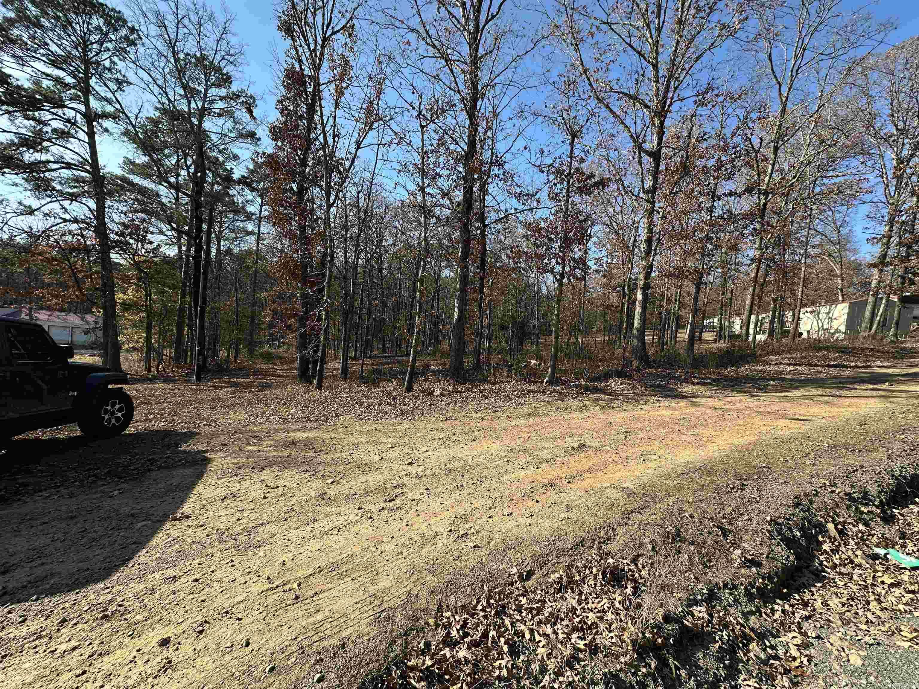 Nice unrestricted lot. Just minutes from town and marinas.