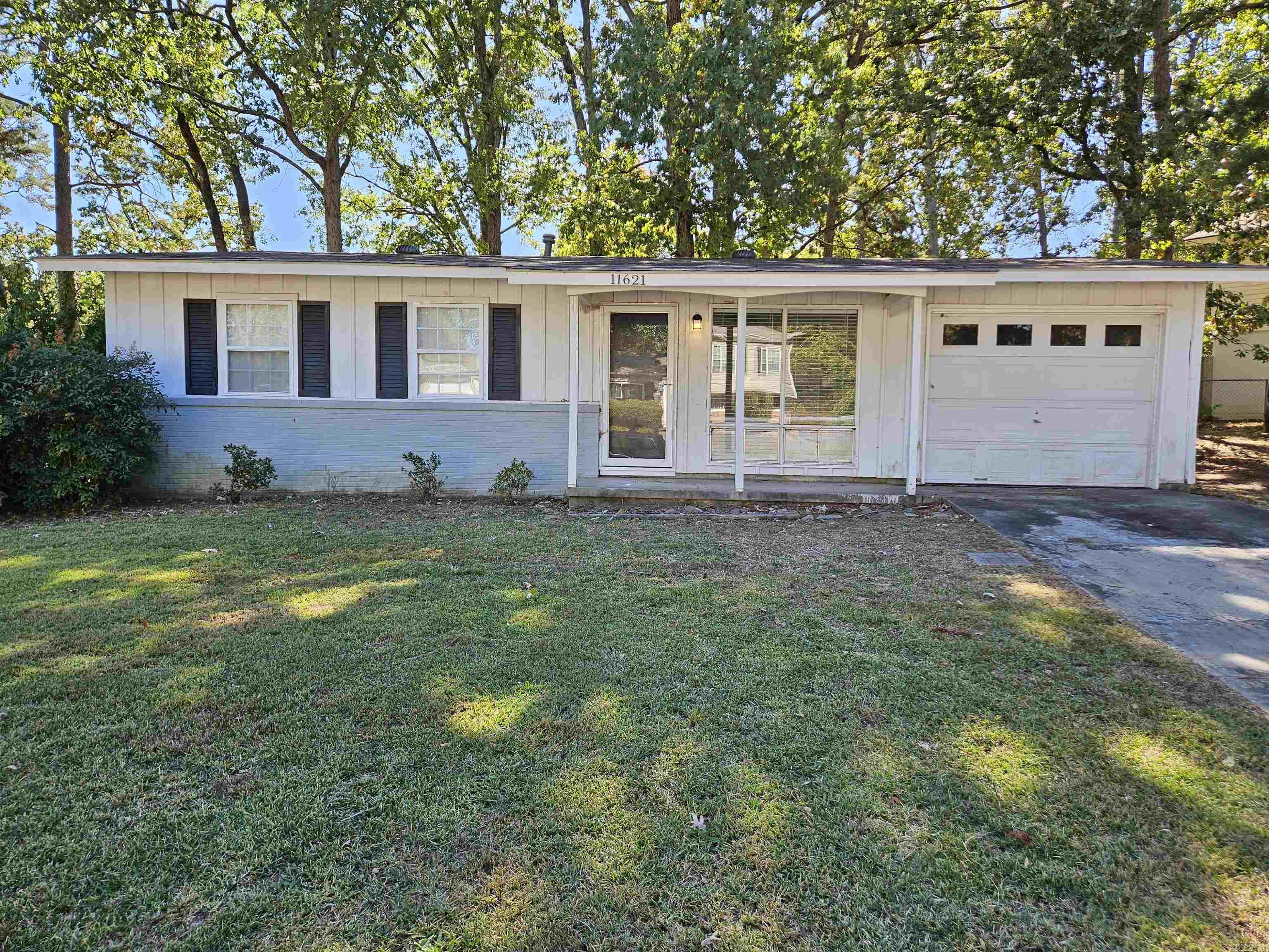 Cute and cozy 3BD/1BA in West Little Rock that is waiting for you to call home. Luxury Vinyl flooring throughout. Granite countertops in kitchen. Washer/dryer included. Ceiling fans in bedrooms. Plenty of yard space for anyone with kids or pets. 1-car garage. Close to shopping, dining, and much more! This property is managed by Hoffman Team so beware of scammers - we will never ask you to Cashapp us money. The lease for this property is for 2 years with a 3% increase after the first year. Income must be 3x the amount of rent. This property does not accept section 8.