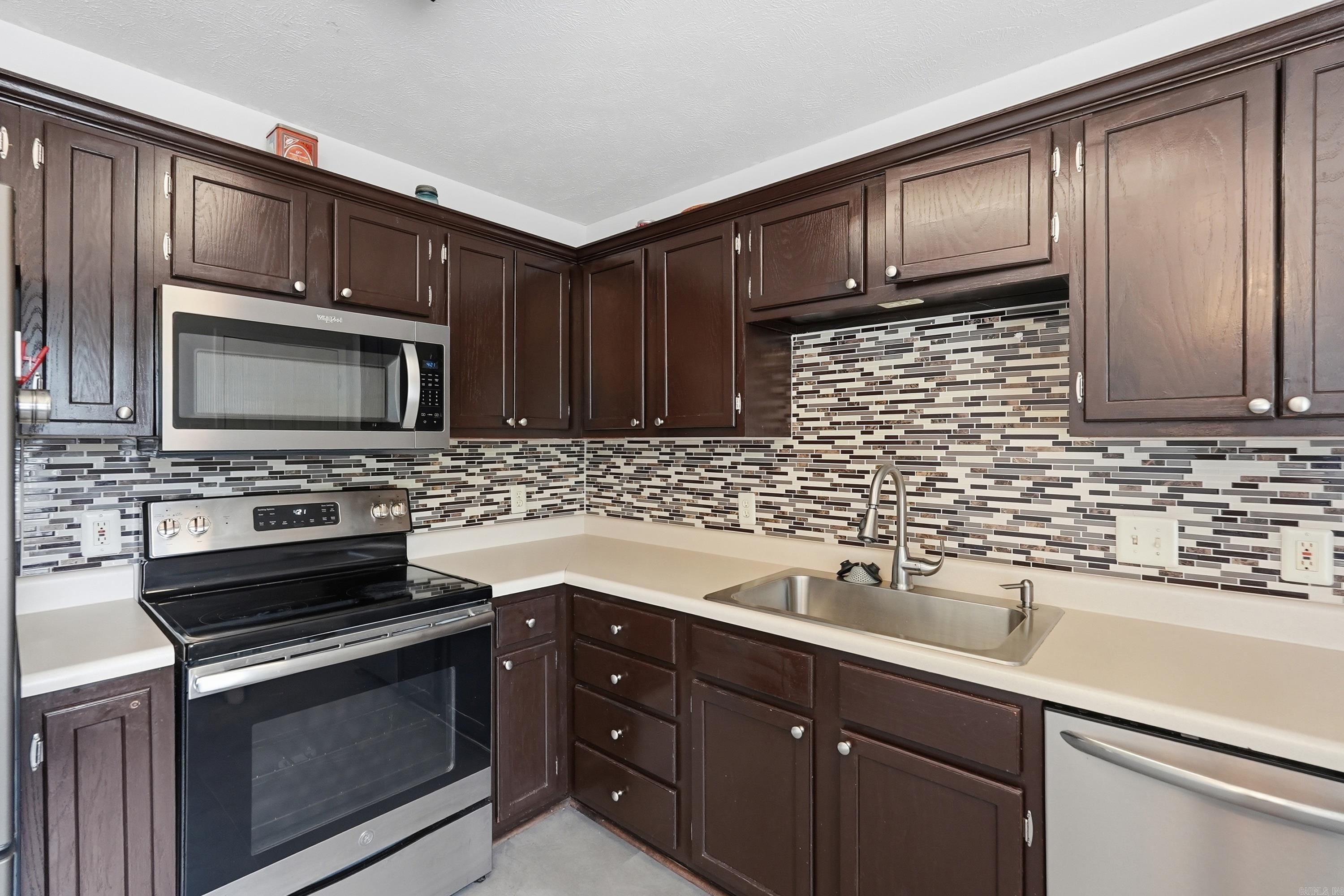 THE FALLS - Residential