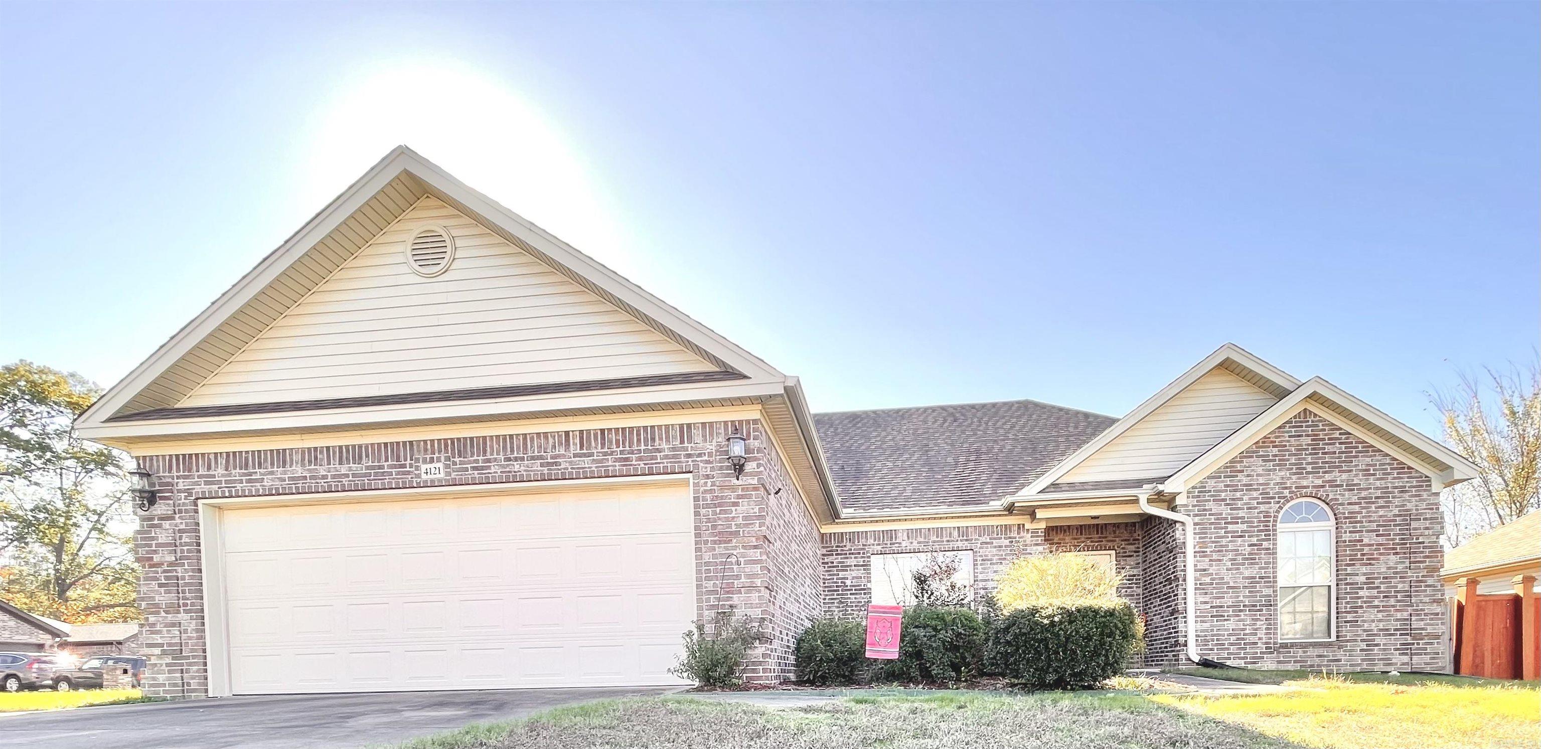 Welcome to this super cute, very well maintained 3 bedroom, 2 full bath charmer in Benton! She's move in ready for her new family to enjoy!  She's fully fenced with a porch for those cozy moments. Lets go see this cutie before she's gone!