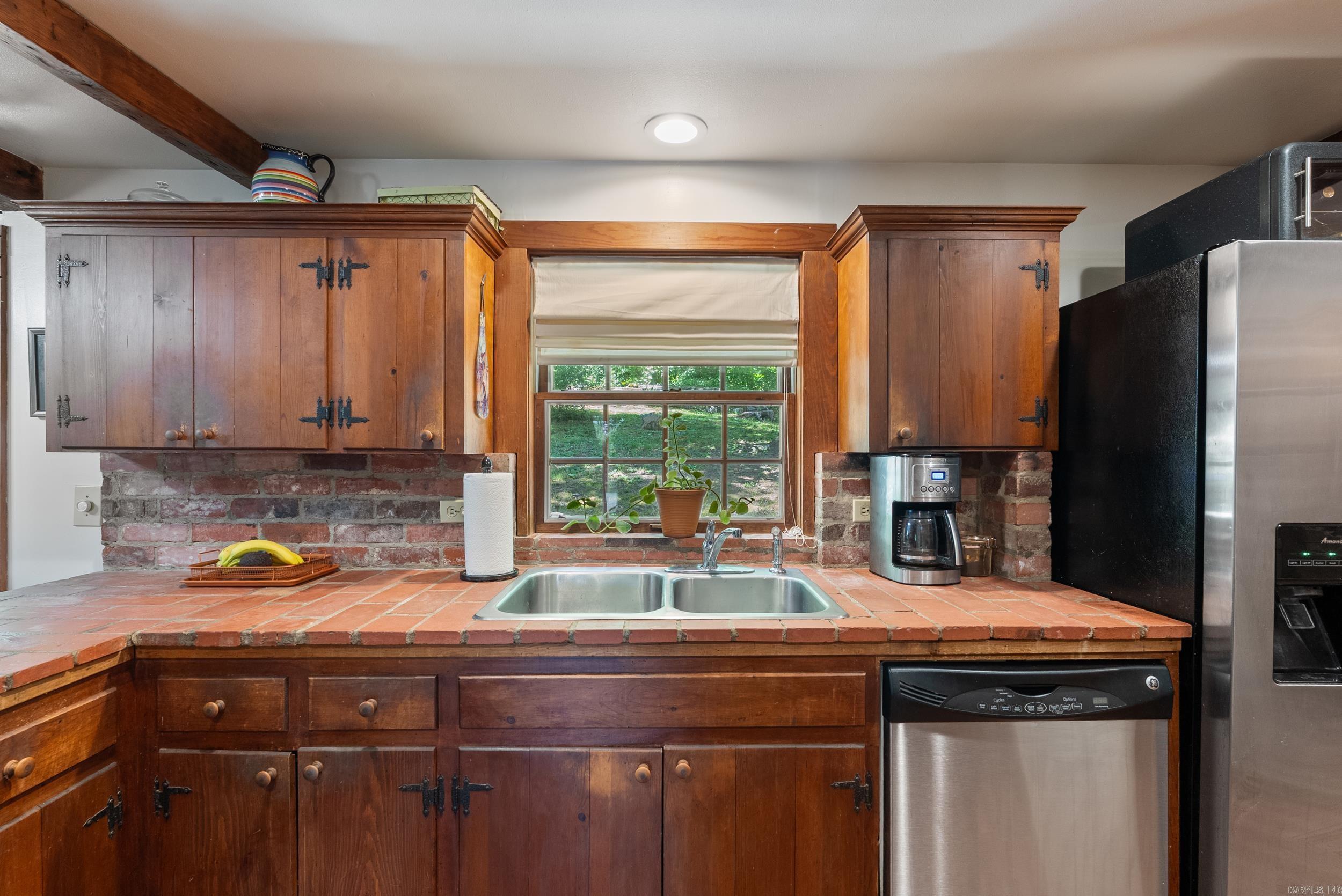 ARKRIDGE LAKE ESTATES - Residential