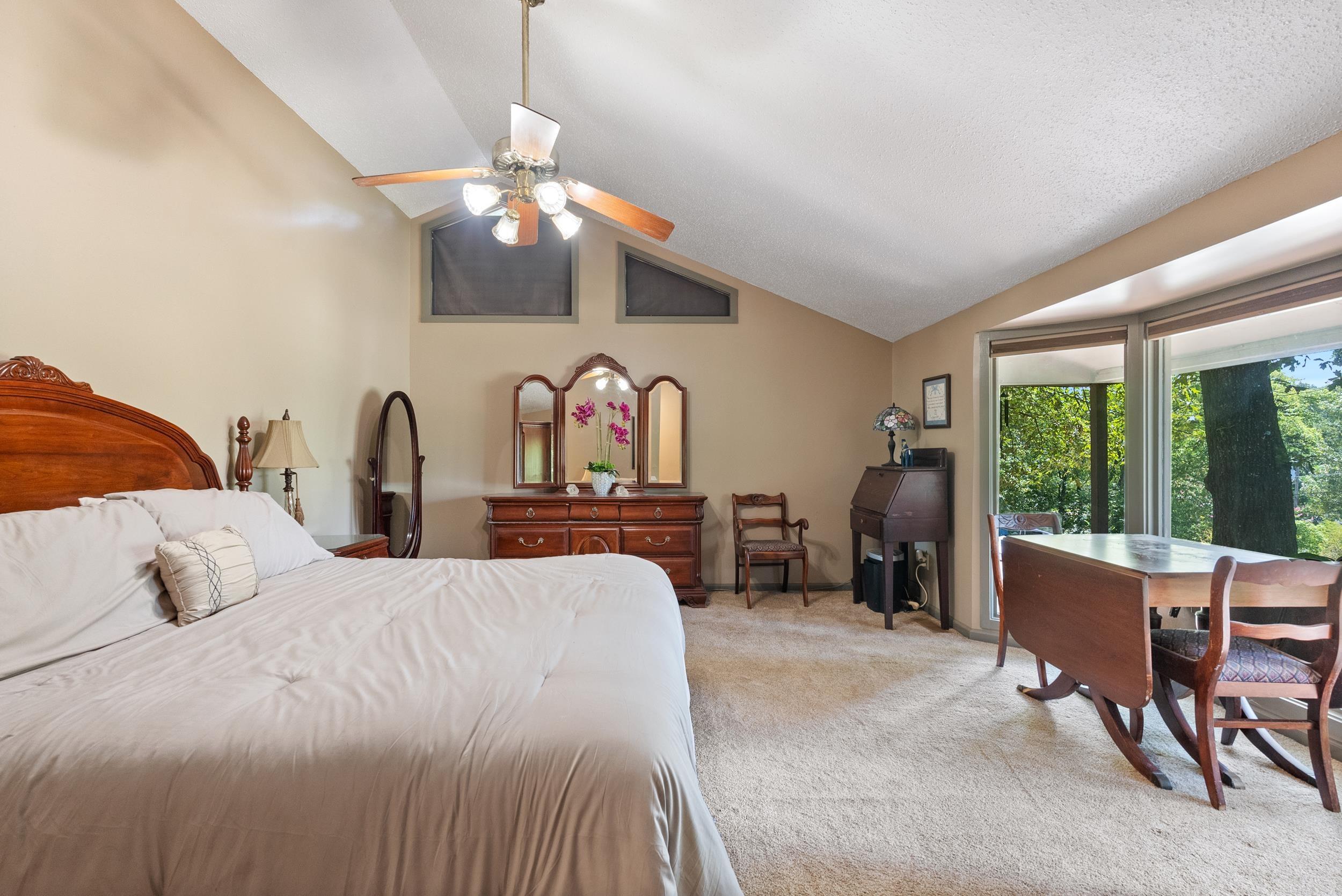 ARKRIDGE LAKE ESTATES - Residential