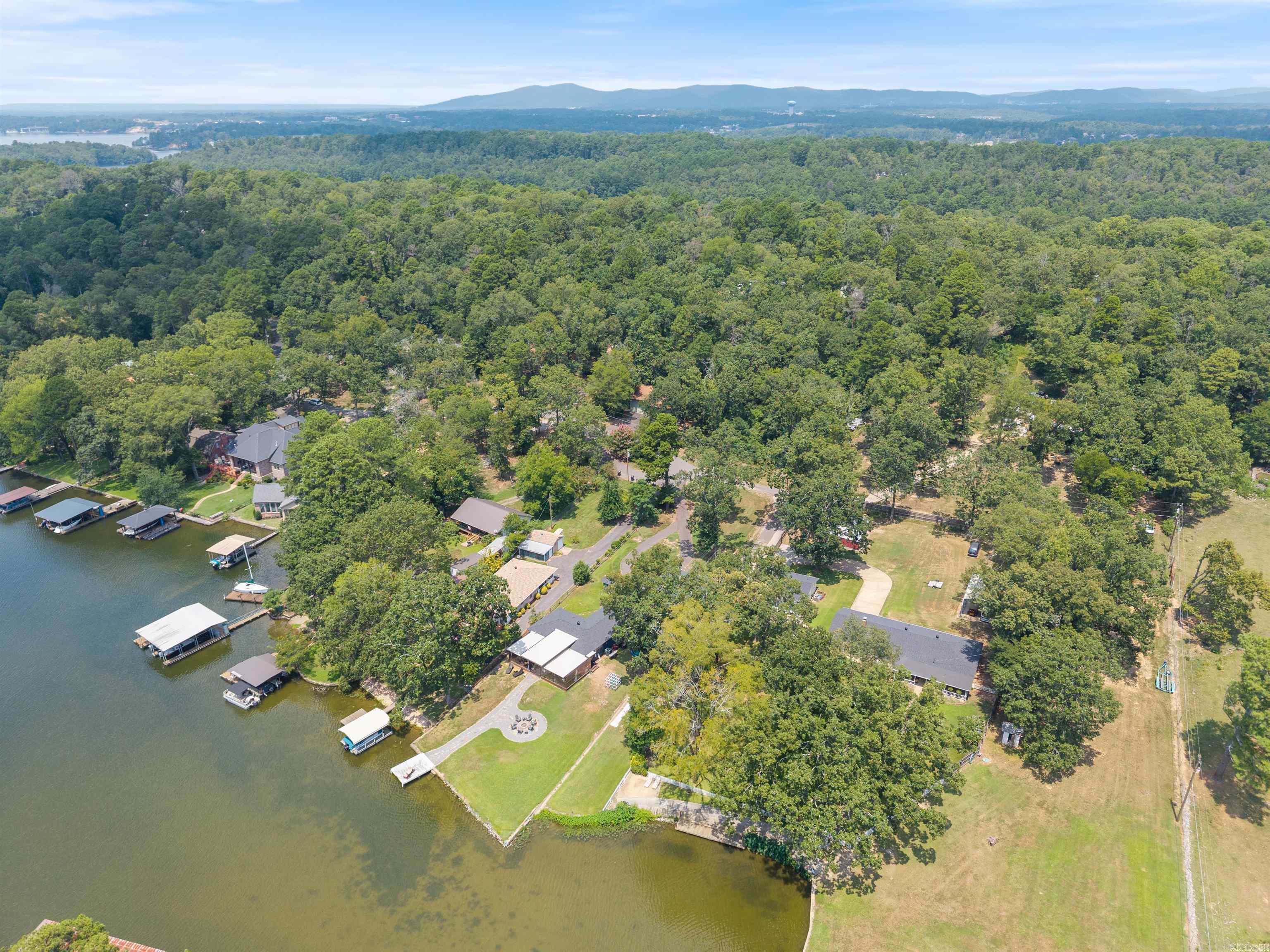 ARKRIDGE LAKE ESTATES - Residential