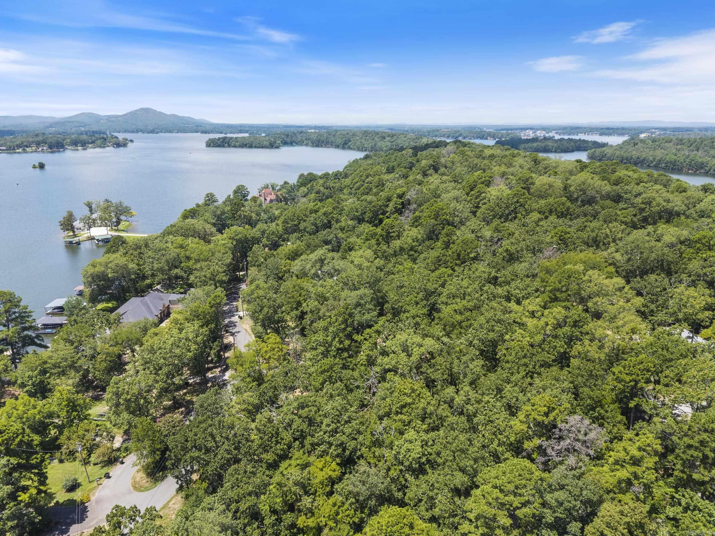 ARKRIDGE LAKE ESTATES - Residential