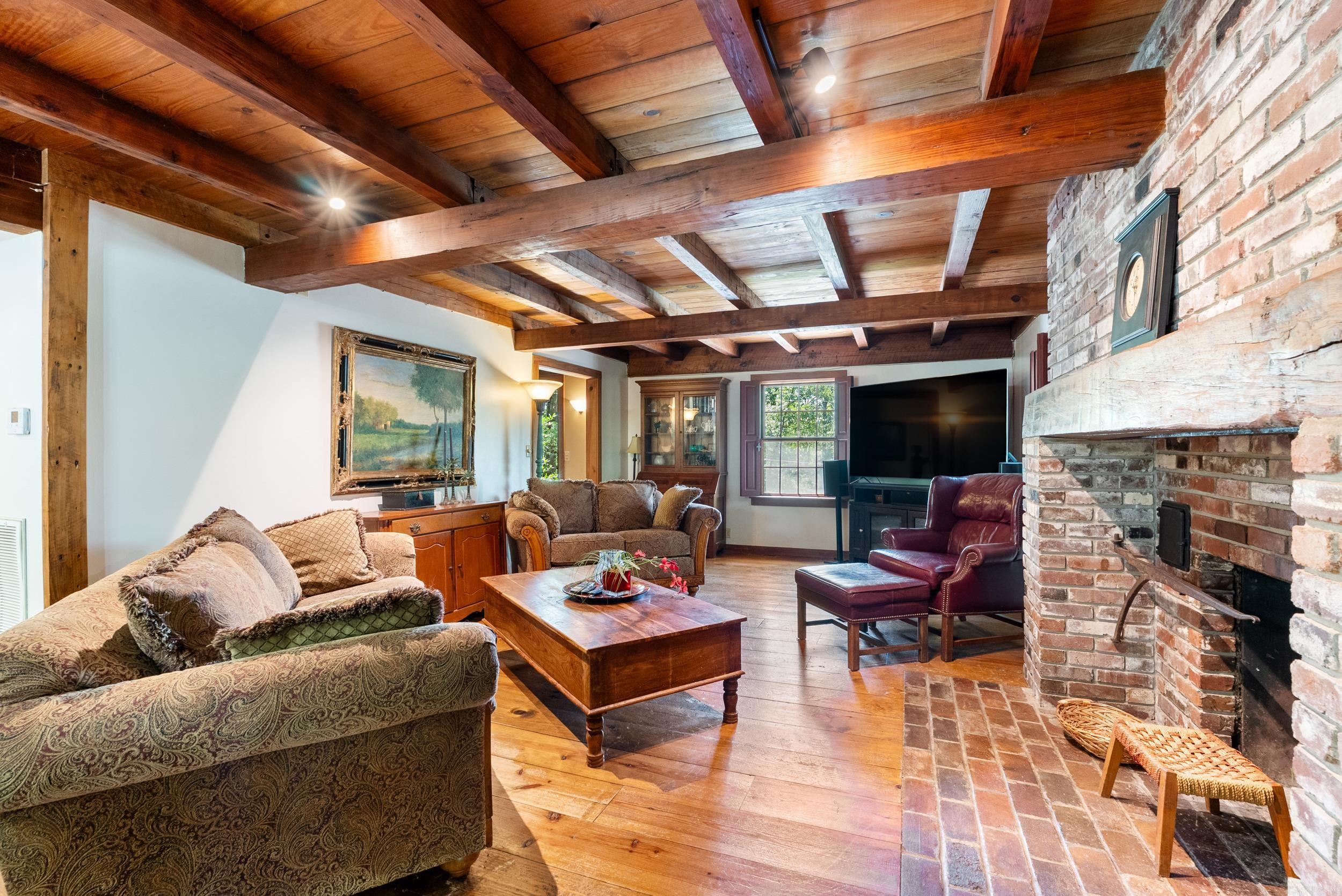 ARKRIDGE LAKE ESTATES - Residential