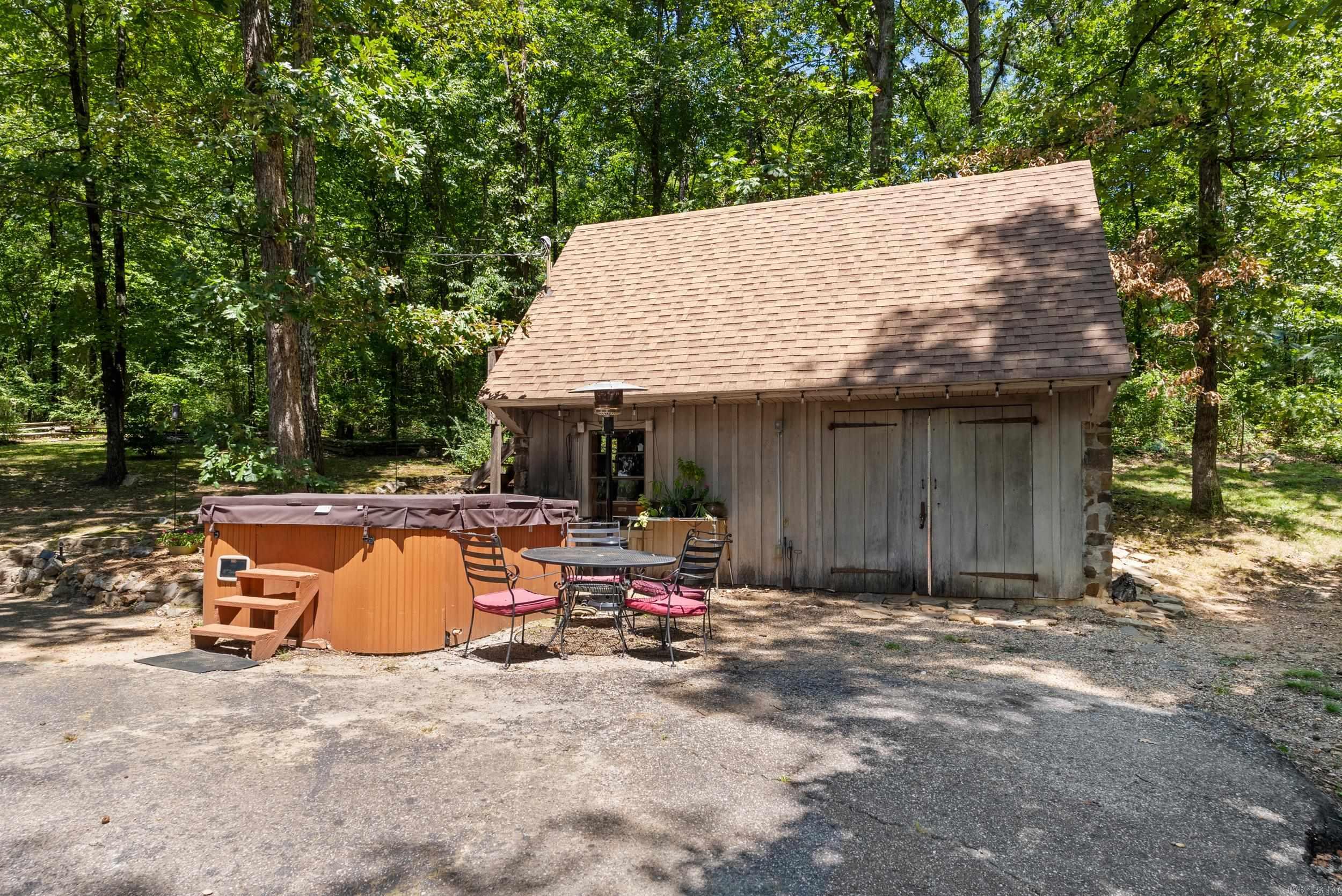 ARKRIDGE LAKE ESTATES - Residential