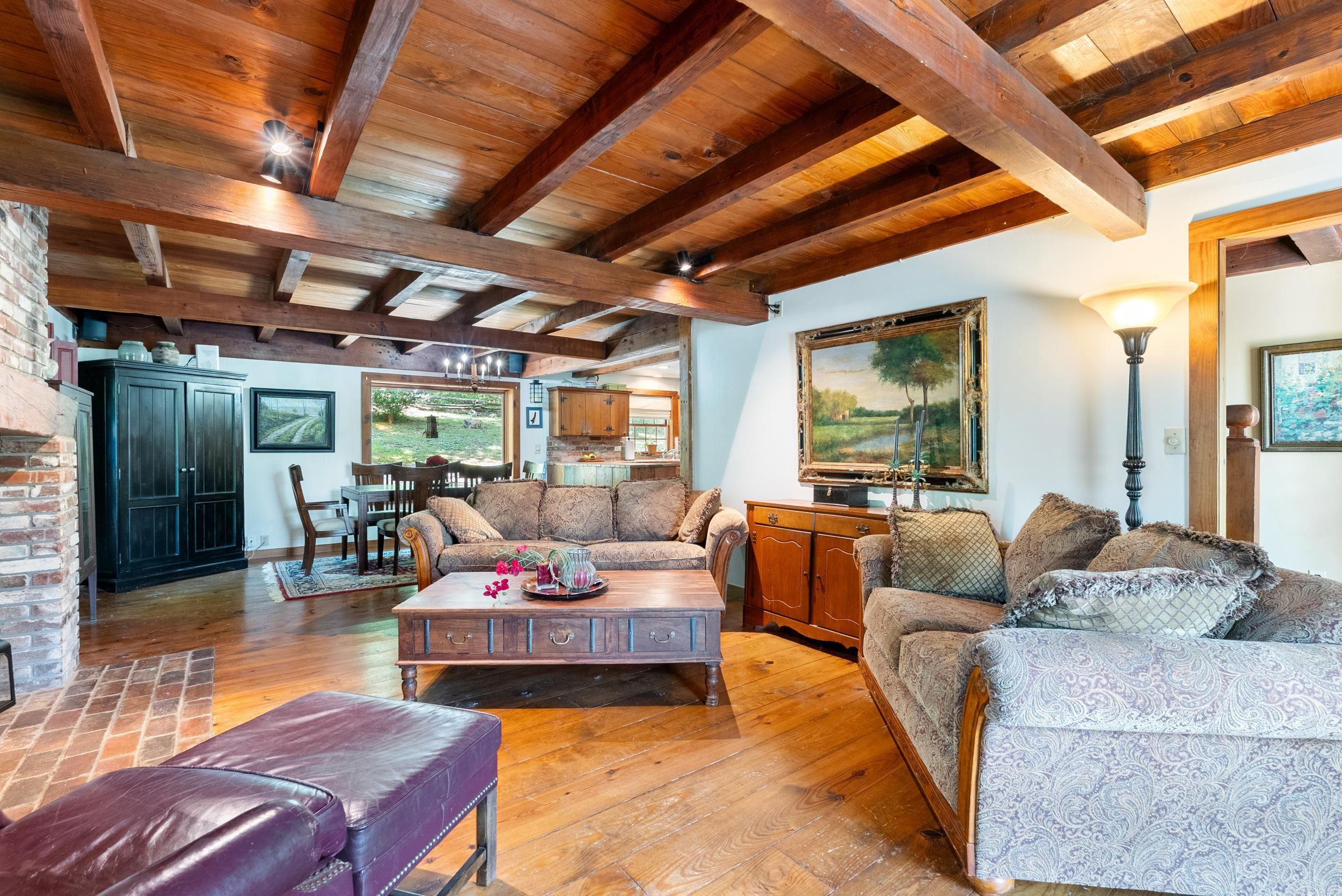 ARKRIDGE LAKE ESTATES - Residential