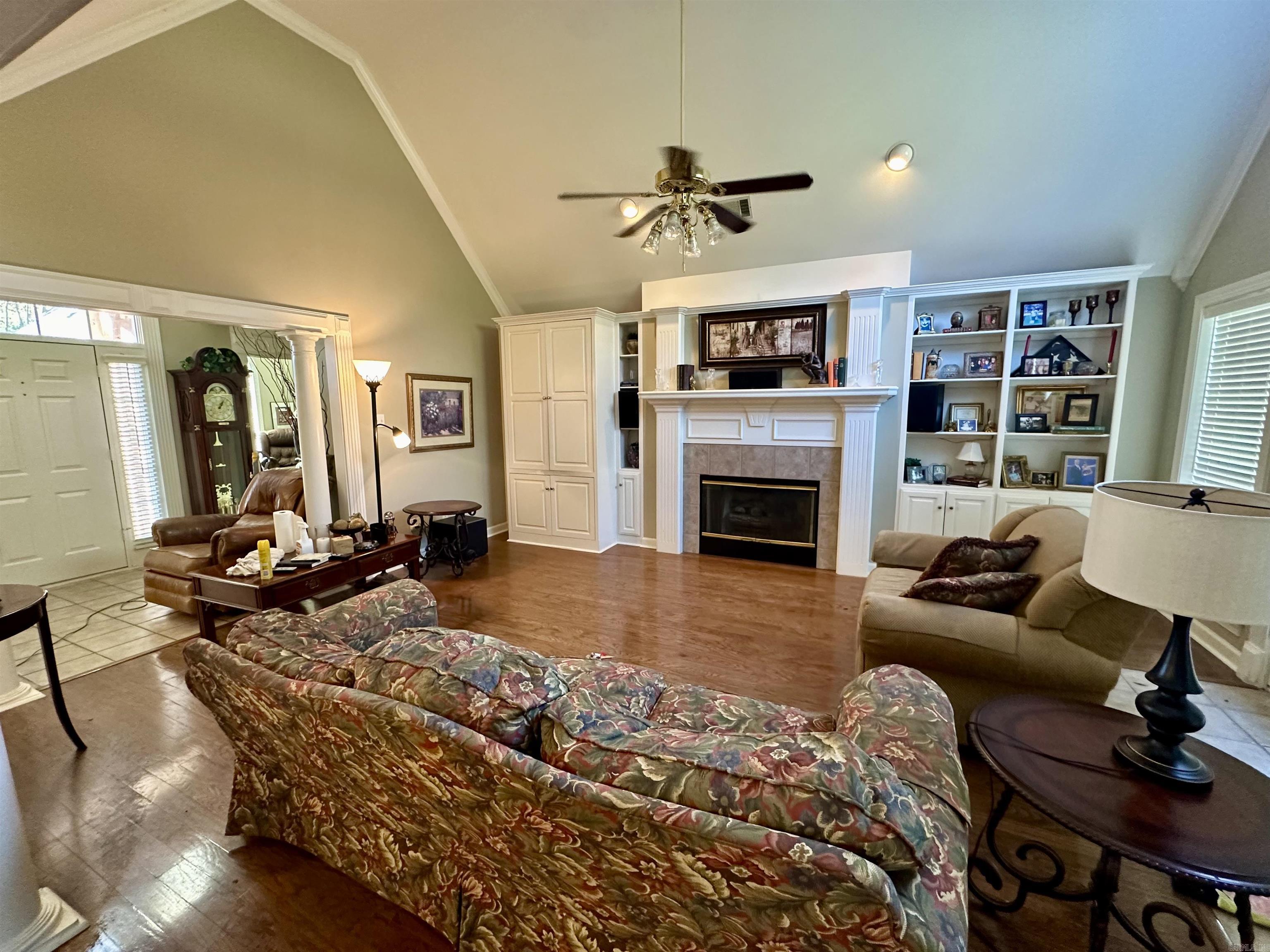 COUNTRY CLUB OF ARK THE - Residential