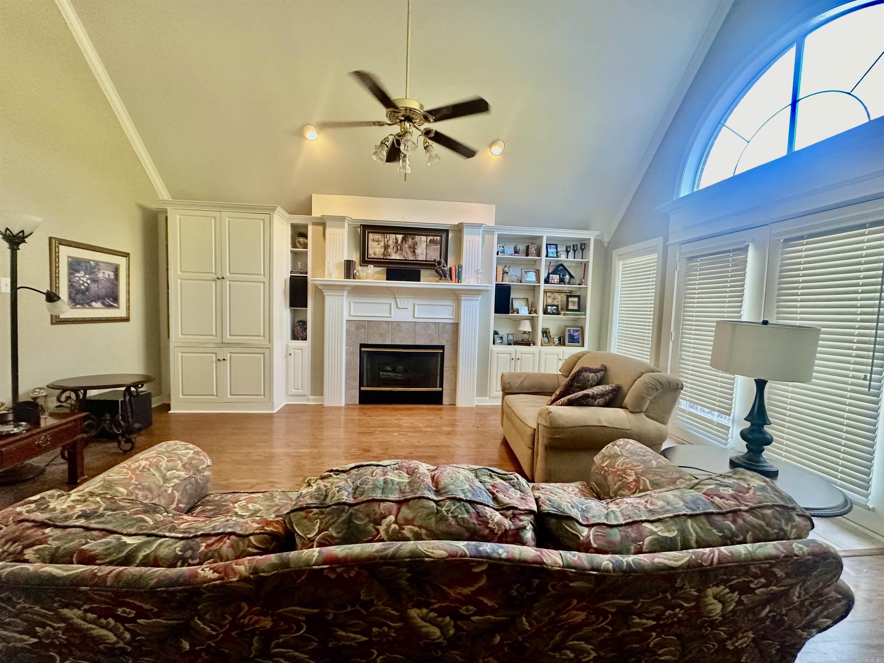 COUNTRY CLUB OF ARK THE - Residential