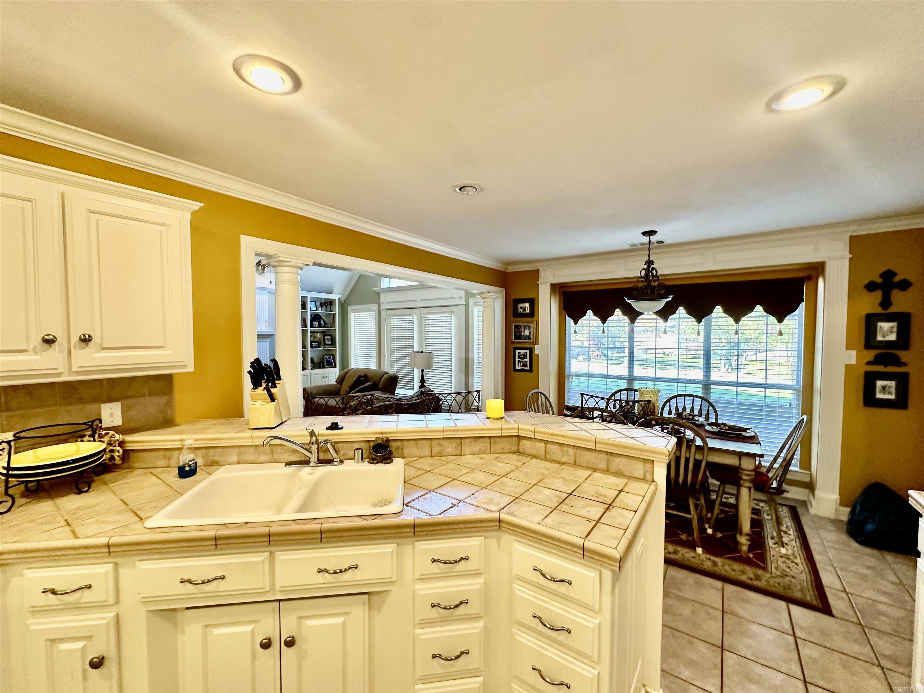 COUNTRY CLUB OF ARK THE - Residential