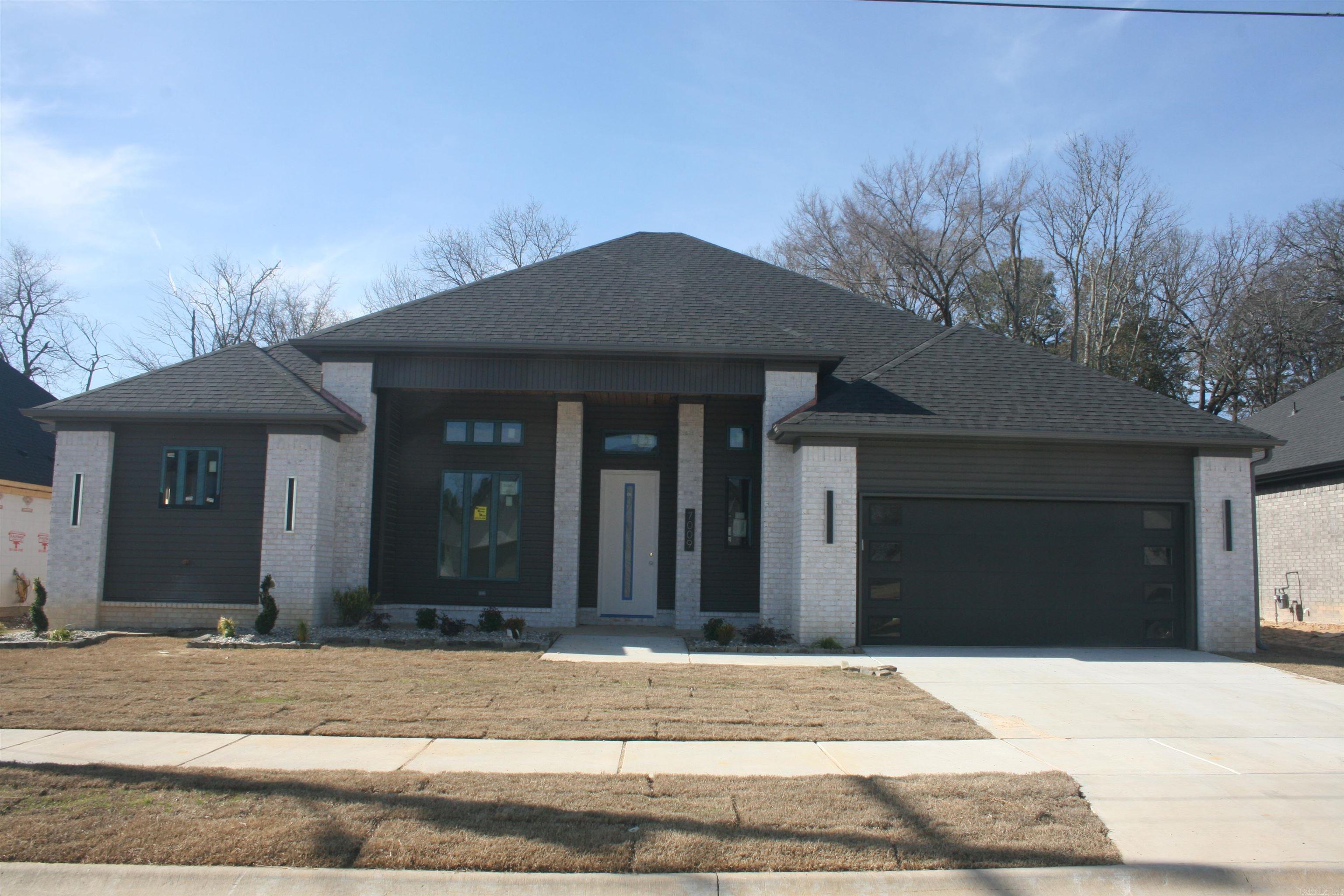 Best location in Bryant - Creekside Subdivision. 3 bedroom, 2.5 bath. Clean modern style home with high ceilings, office/flex area, 2 fireplaces, tankless water heater, gutters and more. (NEW STREET: TO GPS- use 6150 Creekwater).