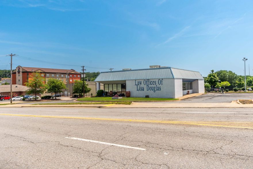 Amazing Opportunity!!! Office Building with perfect location and a High Traffic Count, close to Highway access and several Hotels... (14,000) and Highway (93,000)..The building is ready to move in today....a unique opportunity to open your business quickly!!.....Building features the following:  *5 Closed Door offices *Huge -Great room....with lots of room for staff/working stations/customers *Large Conference Room *Full Kitchen/ with Island *Men's and Women's (2) stall Bathrooms    Office furniture/equipment does not convey.....