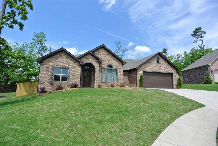 Gorgeous house, immaculate condition in culdesac of Remington Place! Rye certifiied, energy efficient home built in 2014, 11 ft. coffered ceilings, tons of crown molding, trim, caps, trey ceililngs, arches, hardwoods, tile, granite throughout, gourmey kitchen w huge pantry! Open floor plan, dining room, large wood entry door, master suite sets apart, large bathroom w his/her vanities, huge walk in closet! Oversized fully fenced back yard, covered back patio w outside connection for tv & built in fireplace!