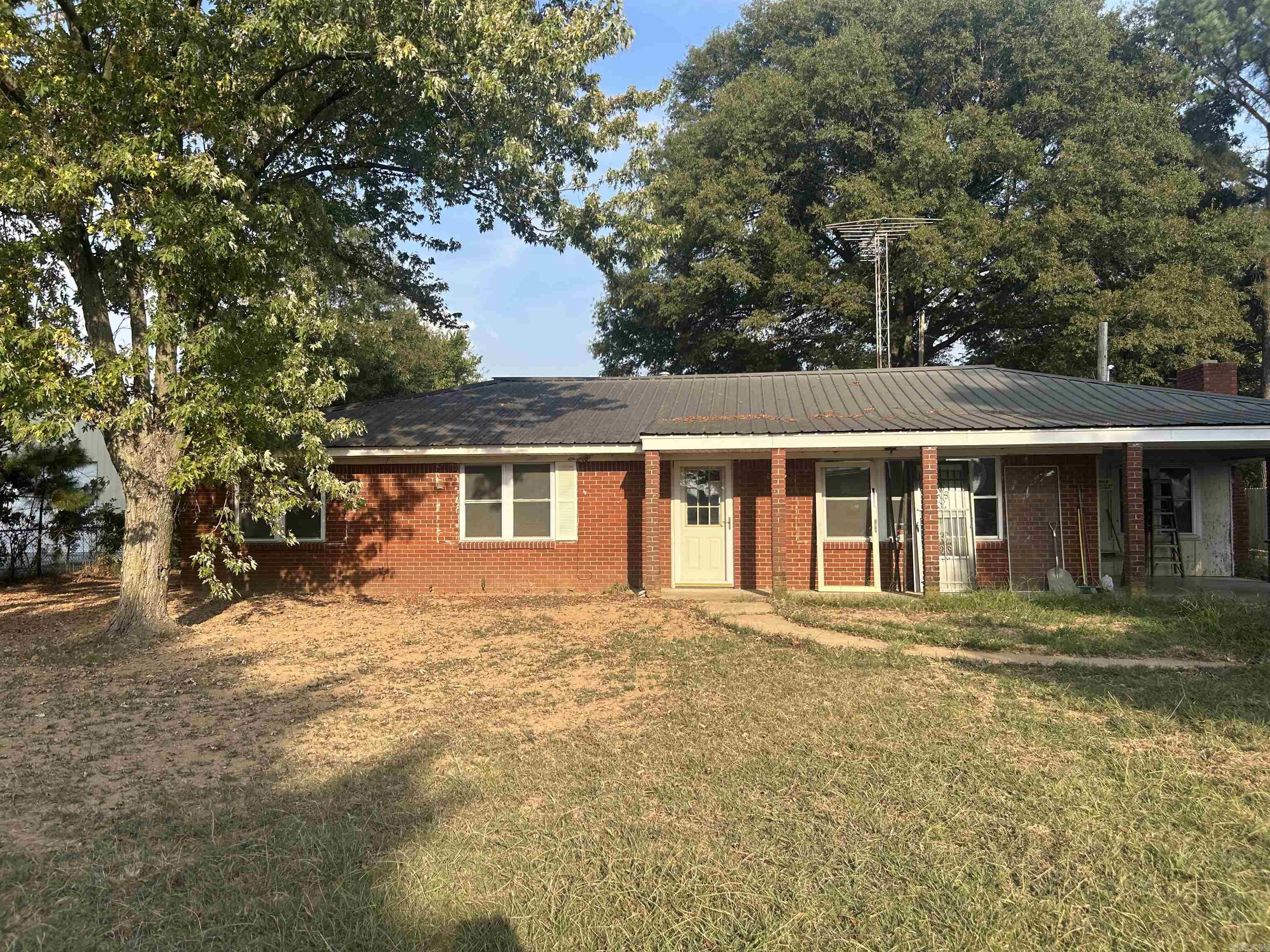 New apppliaces, flooring, paint. Storm shelter, fireplace in den. Newly upated.