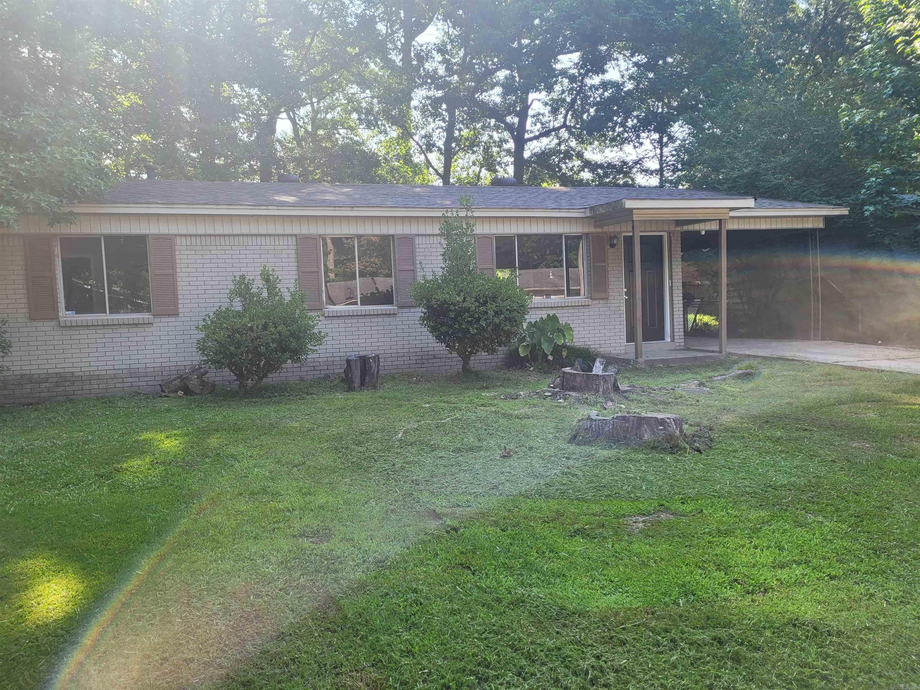 Nice Remodeled home 3 Bedroom 1 Bath Shaded back yard