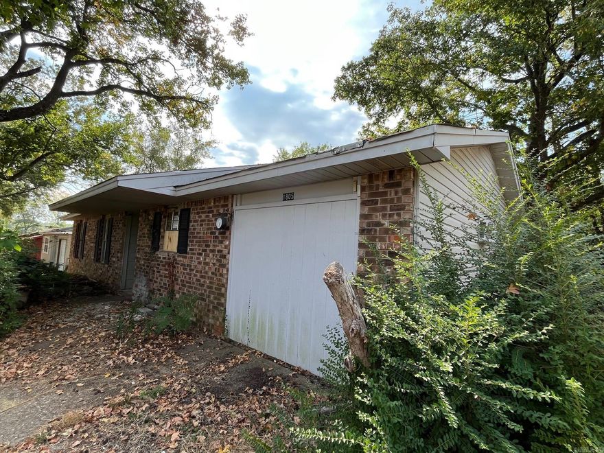 Located inside the Jacksonville city limit in the South Briarfield Subdivision in this brick/frame combo home. the home is conveniently located in close proximity to JP Wright Loop Road and Military Road. This is a Fannie Mae Owned property. For additional information log on ww.homepath.fanniemae.com to submit offers and for additional information.  The seller must comply with HUD Guidelines 24 CRF 206.125 and property is sold "AS IS".